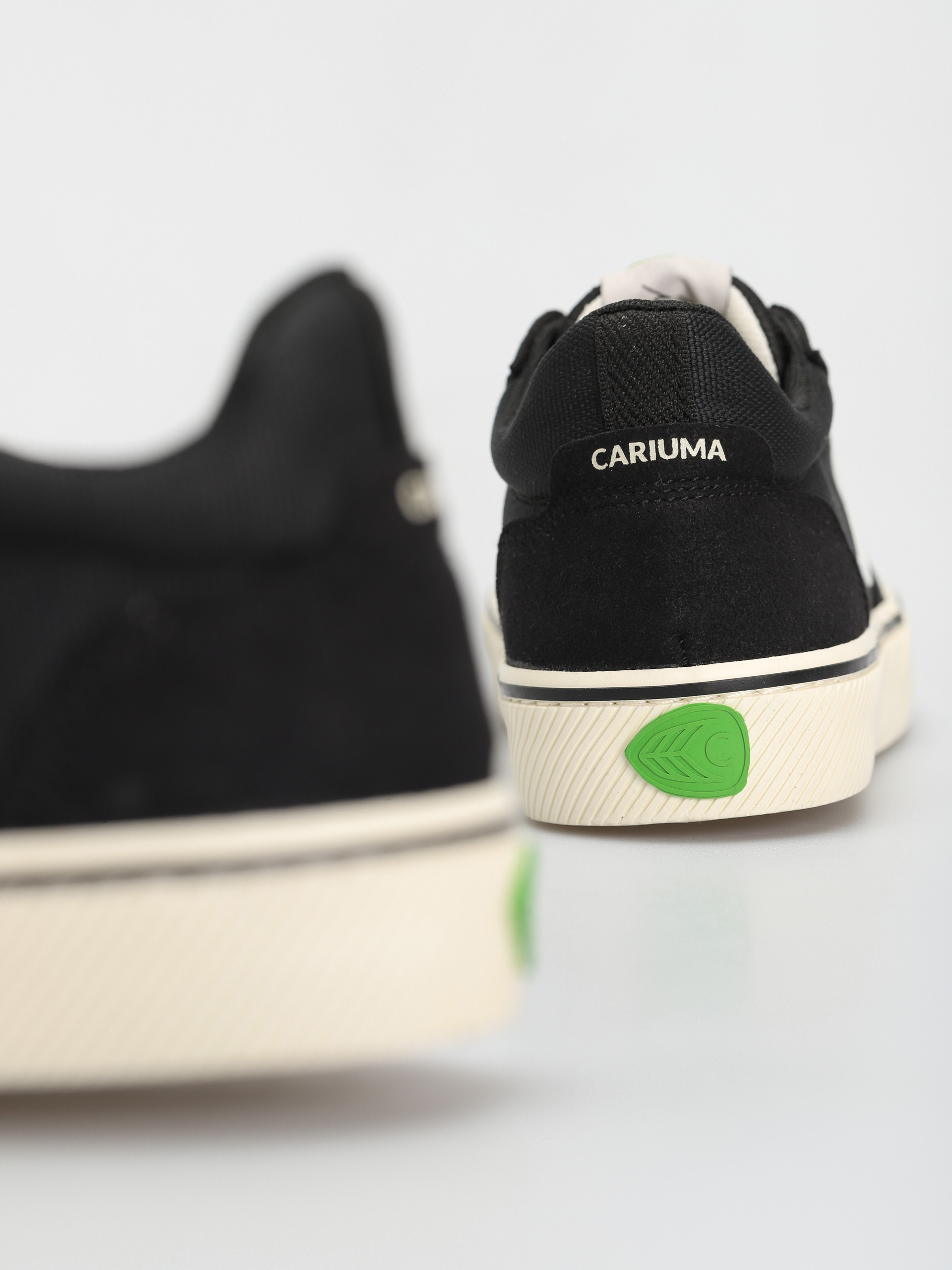 Обувки Cariuma Vallely (black/ivory)