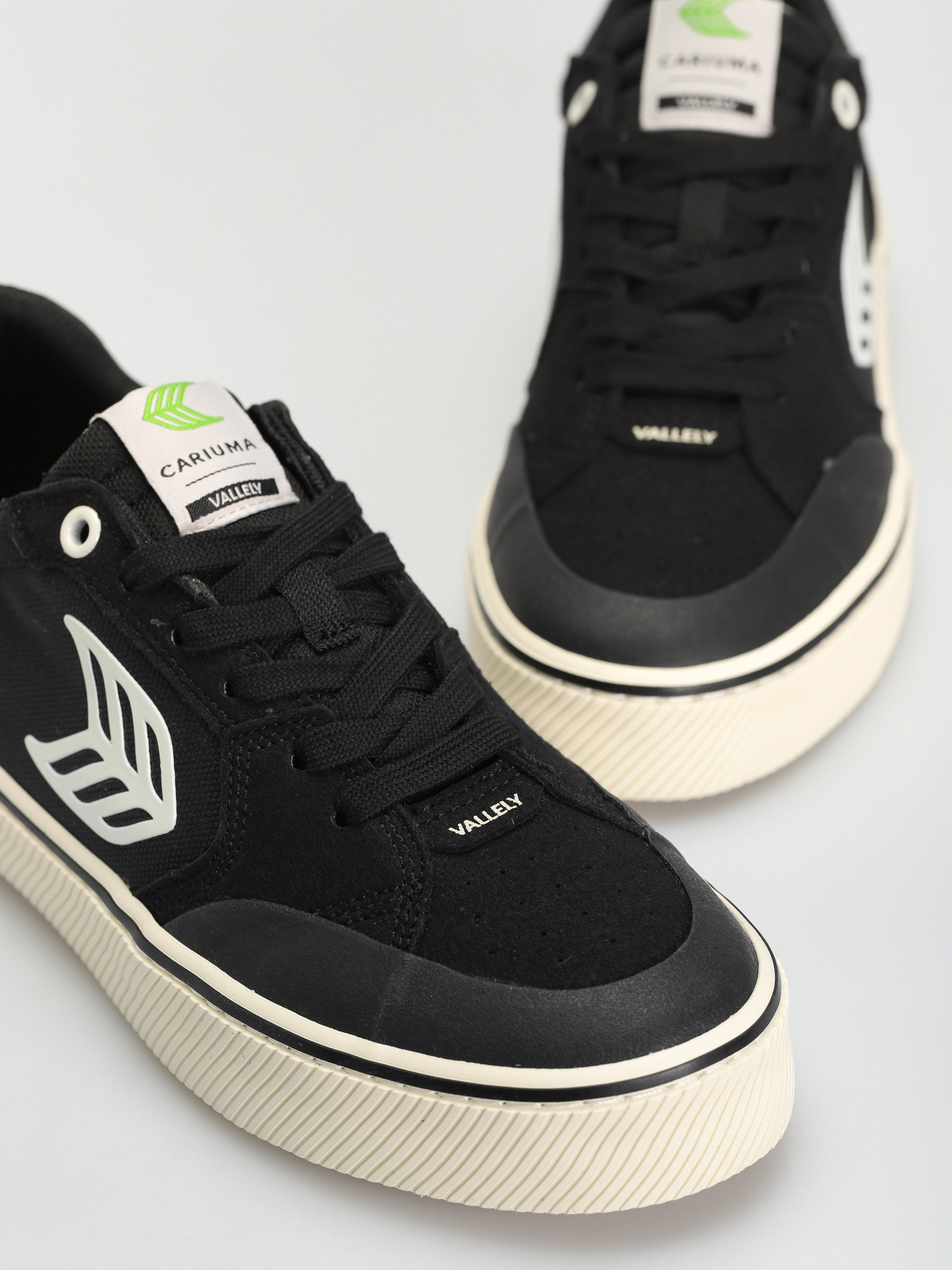 Обувки Cariuma Vallely (black/ivory)