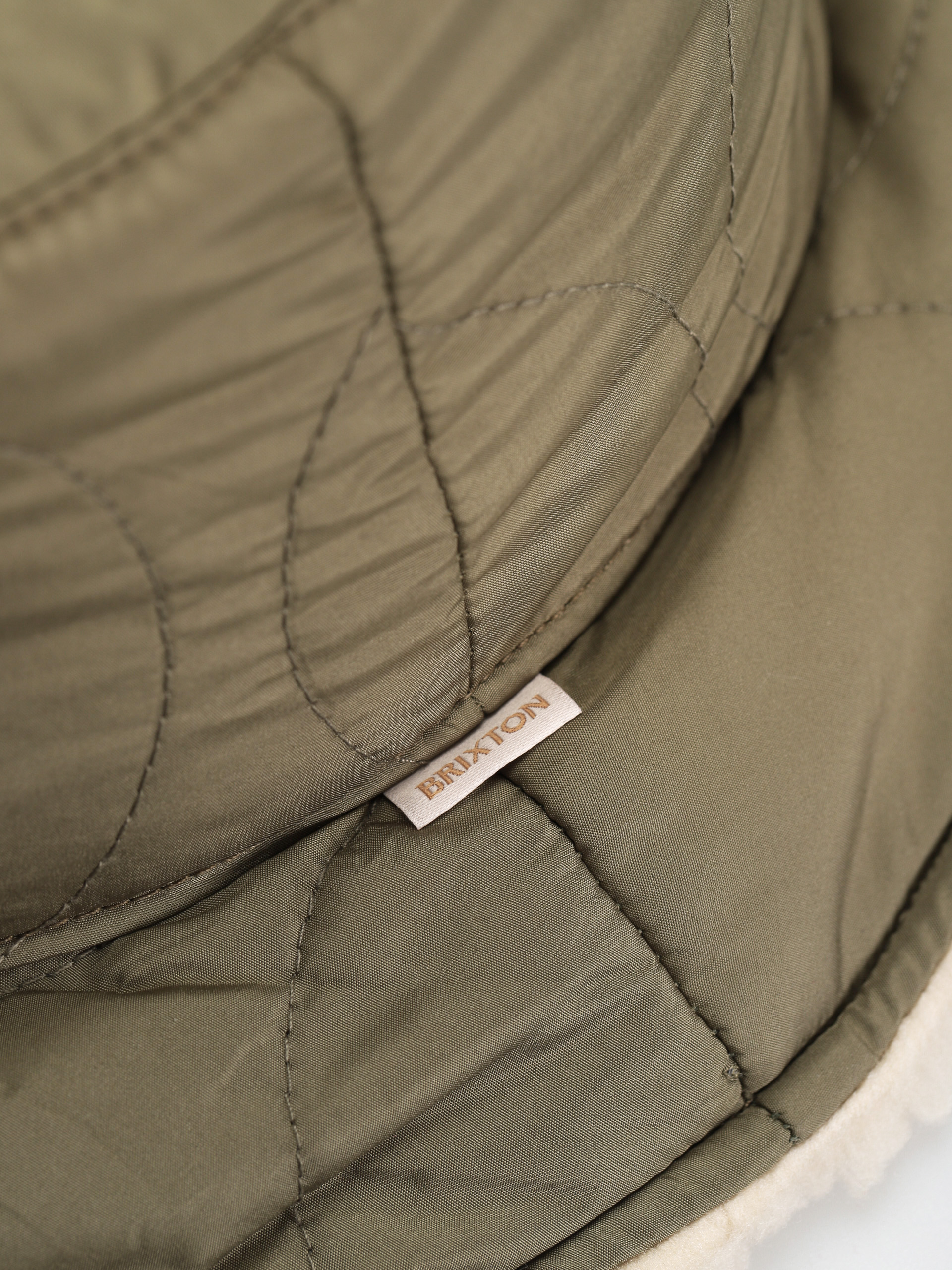 Brixton Шапка с периферия Petra Reversible Bucket Hat Wmn (military olive/dove sherpa)