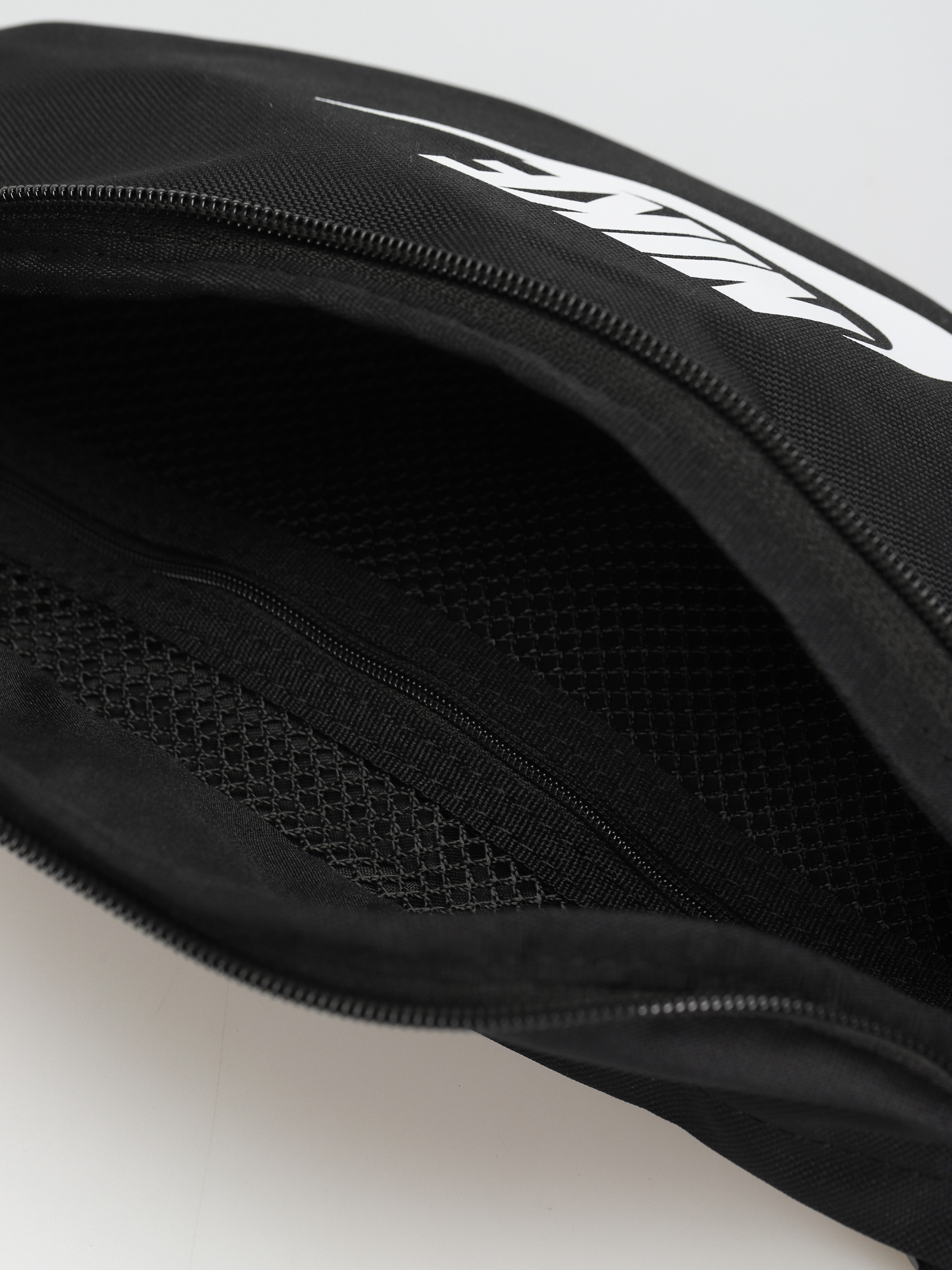 Nike SB Чантичка за кръст Heritage (black/black/white)