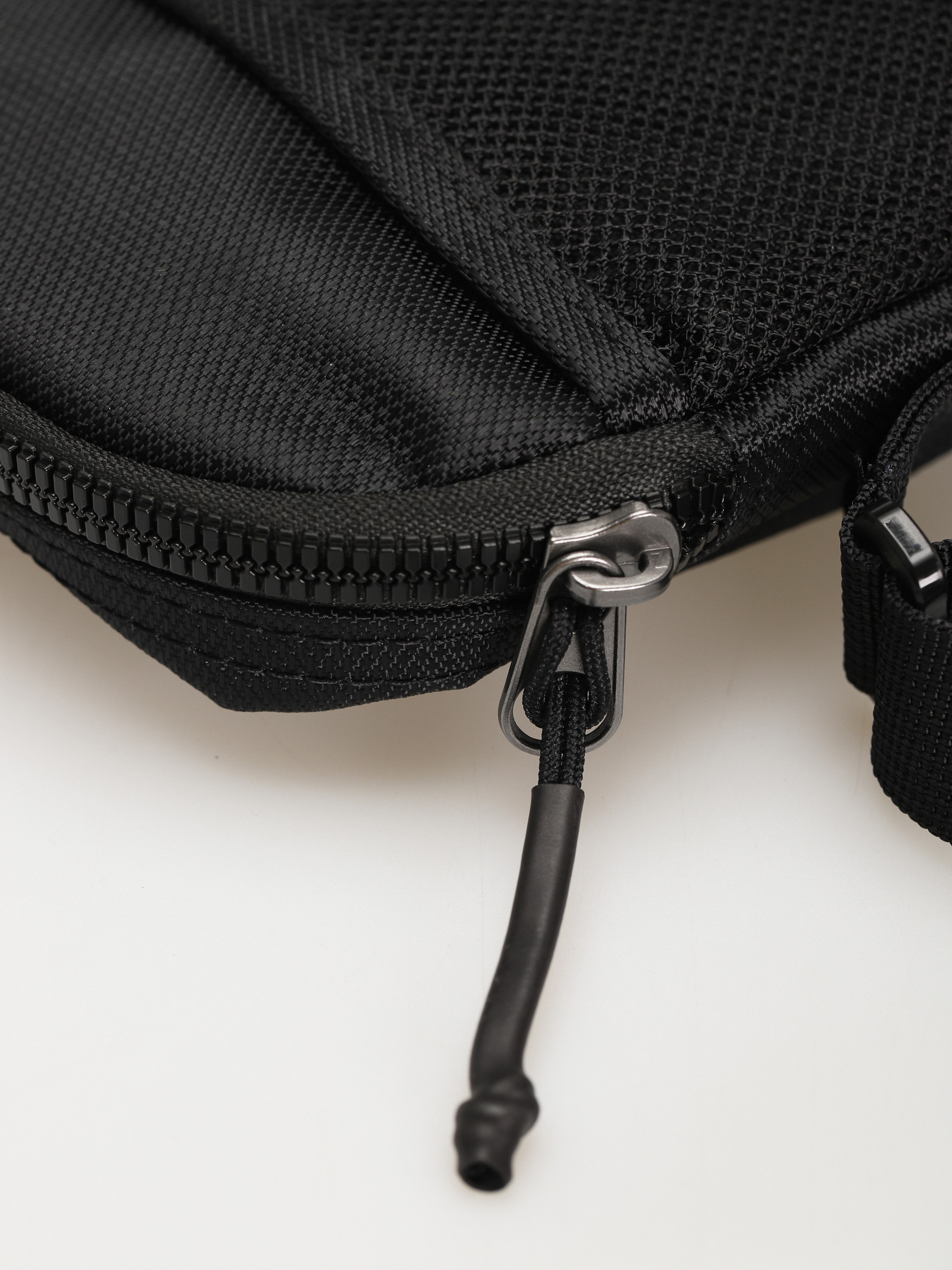 Nike SB Чанта Heritage Crossbody (black/black/white)