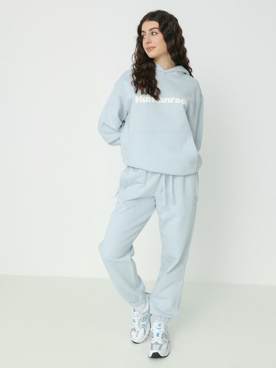 adidas Originals Панталони Pharrell Williams Basics Wmn (halblu)