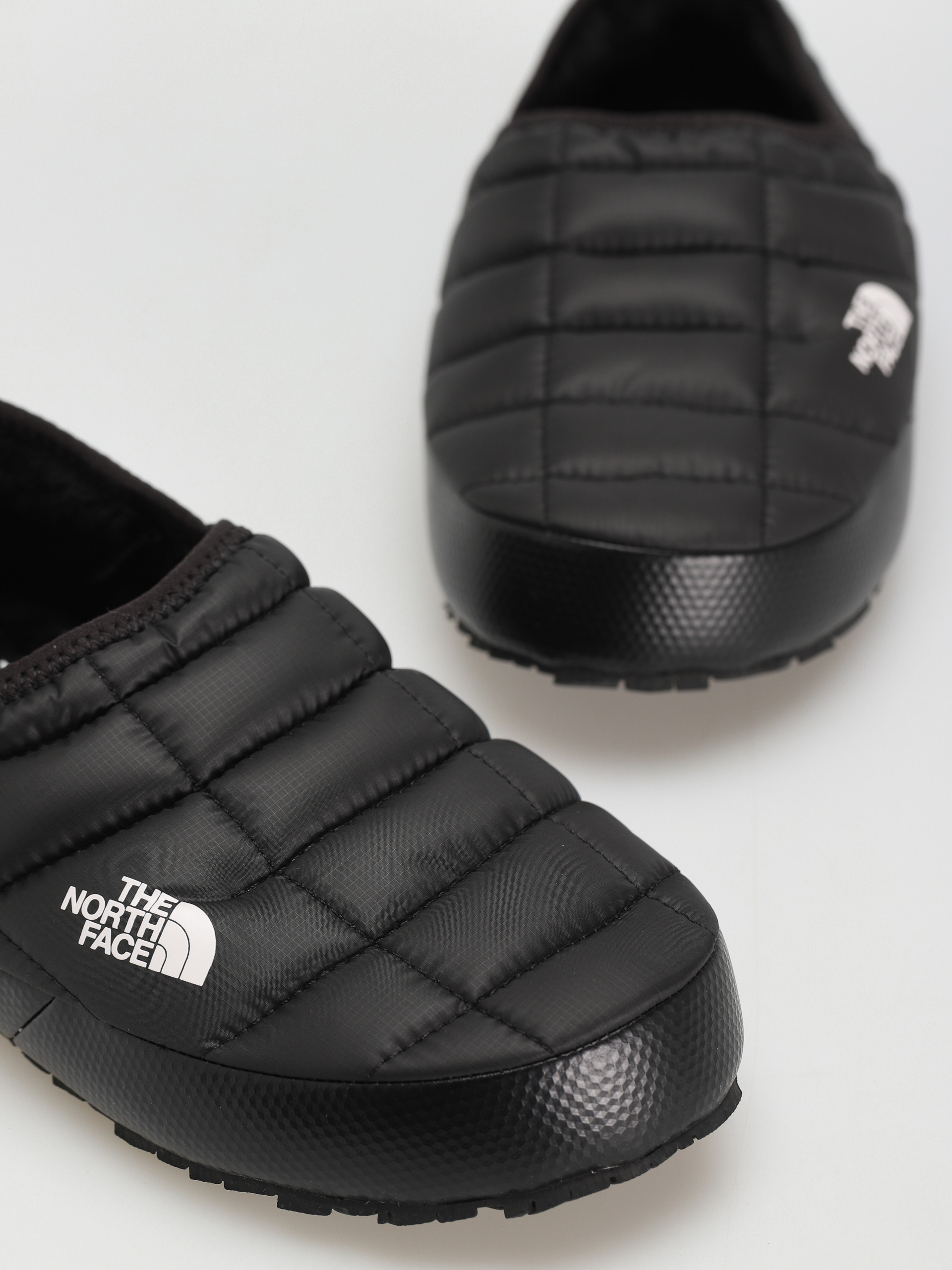 The North Face Обувки Thermoball Traction Mule V Wmn (tnf black/tnf black)