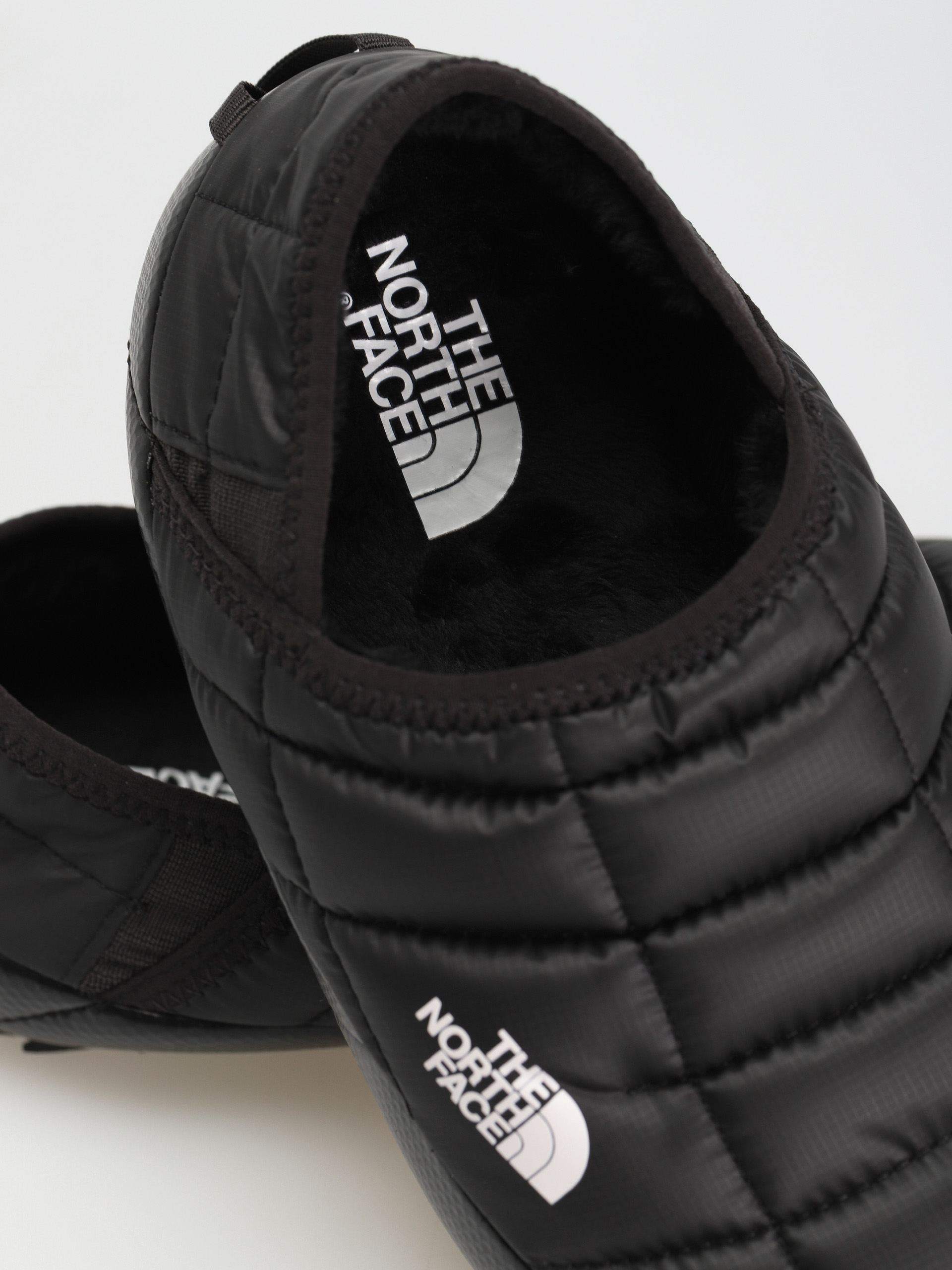 The North Face Обувки Thermoball Traction Mule V Wmn (tnf black/tnf black)