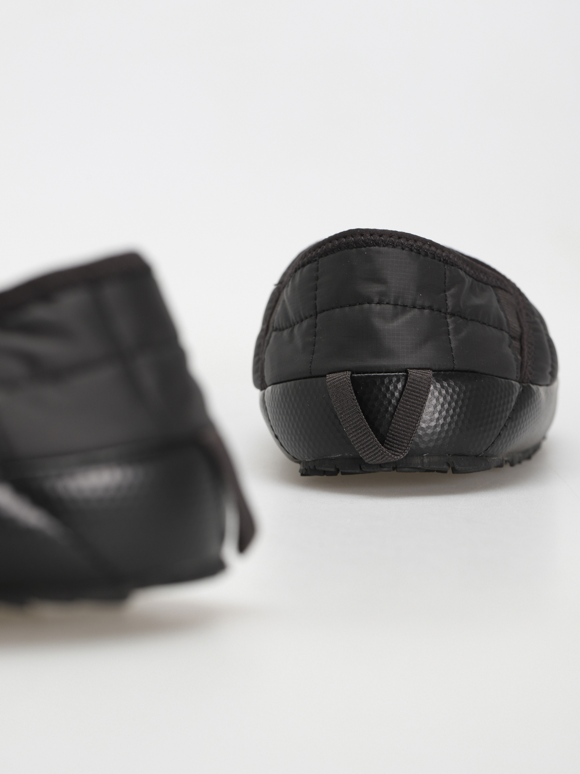 The North Face Обувки Thermoball Traction Mule V Wmn (tnf black/tnf black)