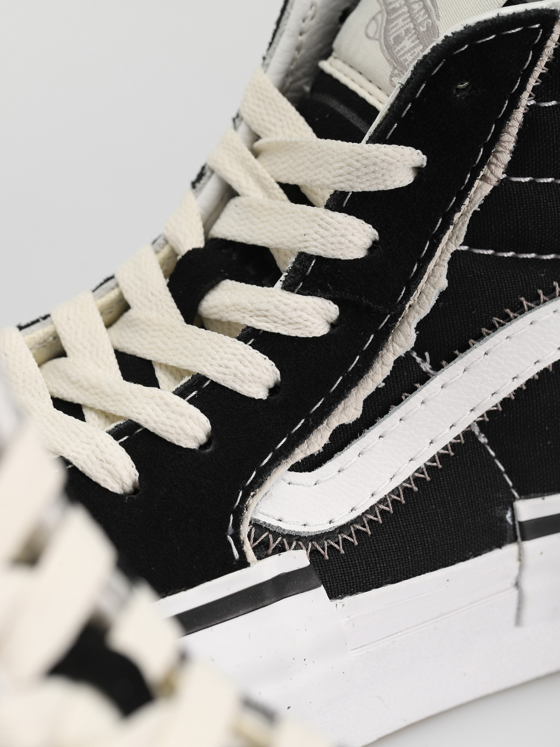 Vans Обувки Sk8 Hi Reconstruct (black/true white)