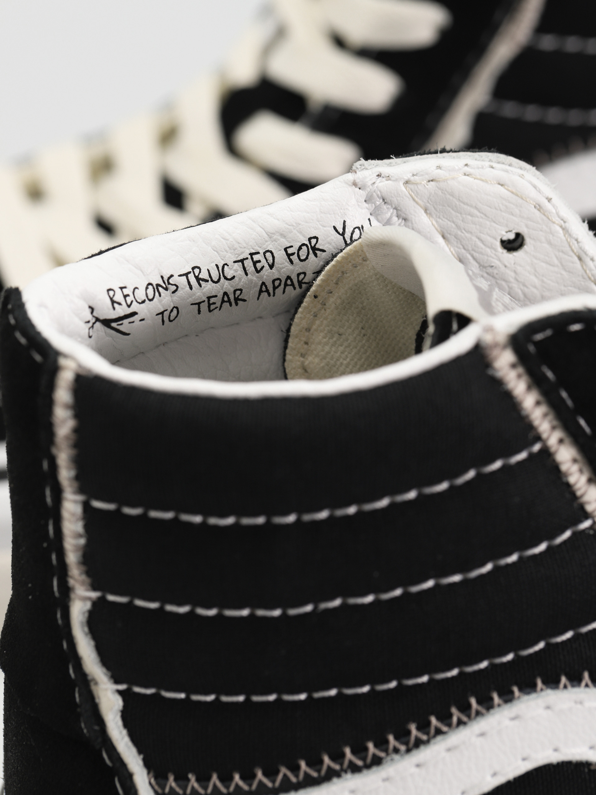 Vans Обувки Sk8 Hi Reconstruct (black/true white)