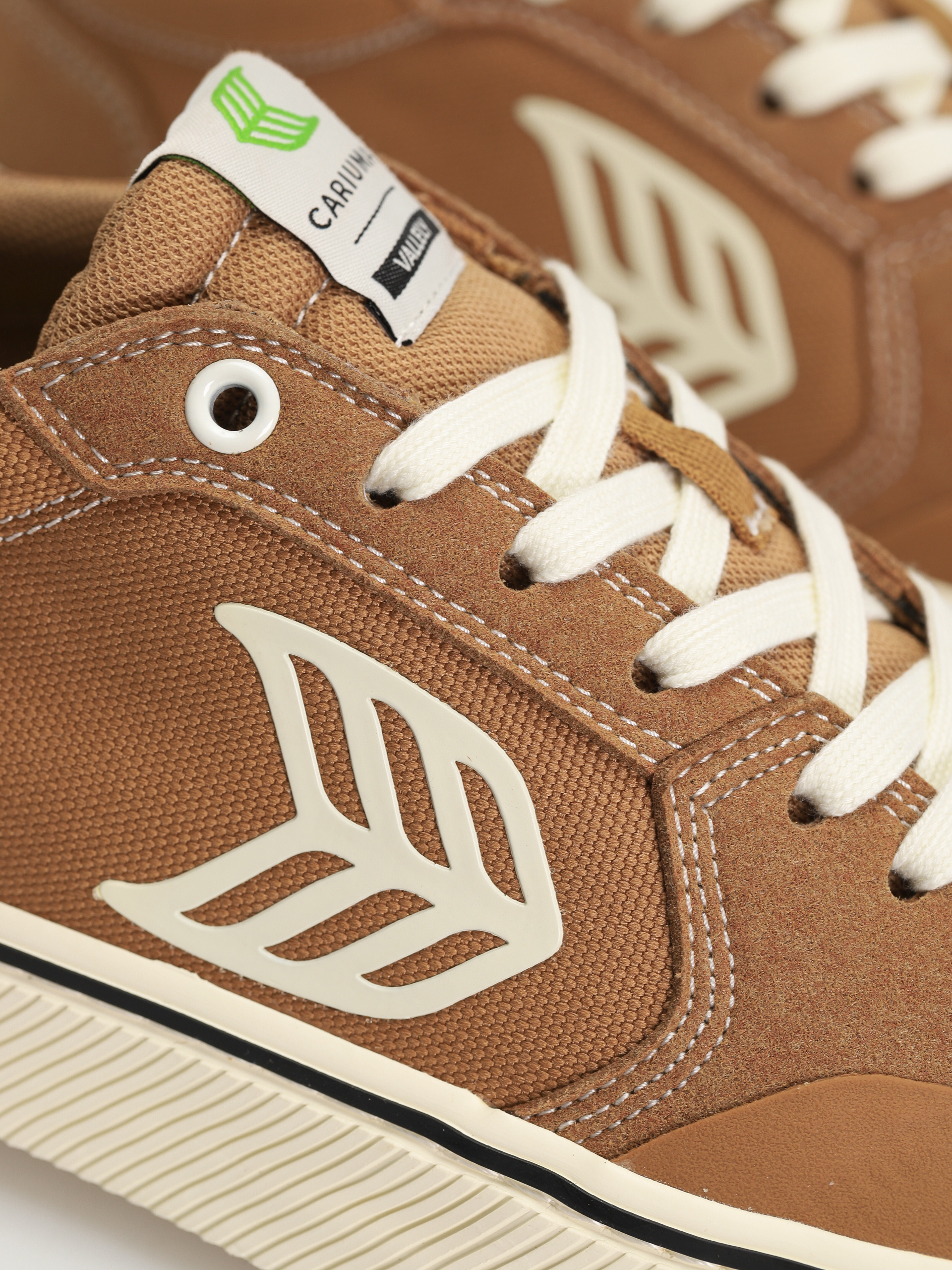 Обувки Cariuma Vallely (camel/ivory)