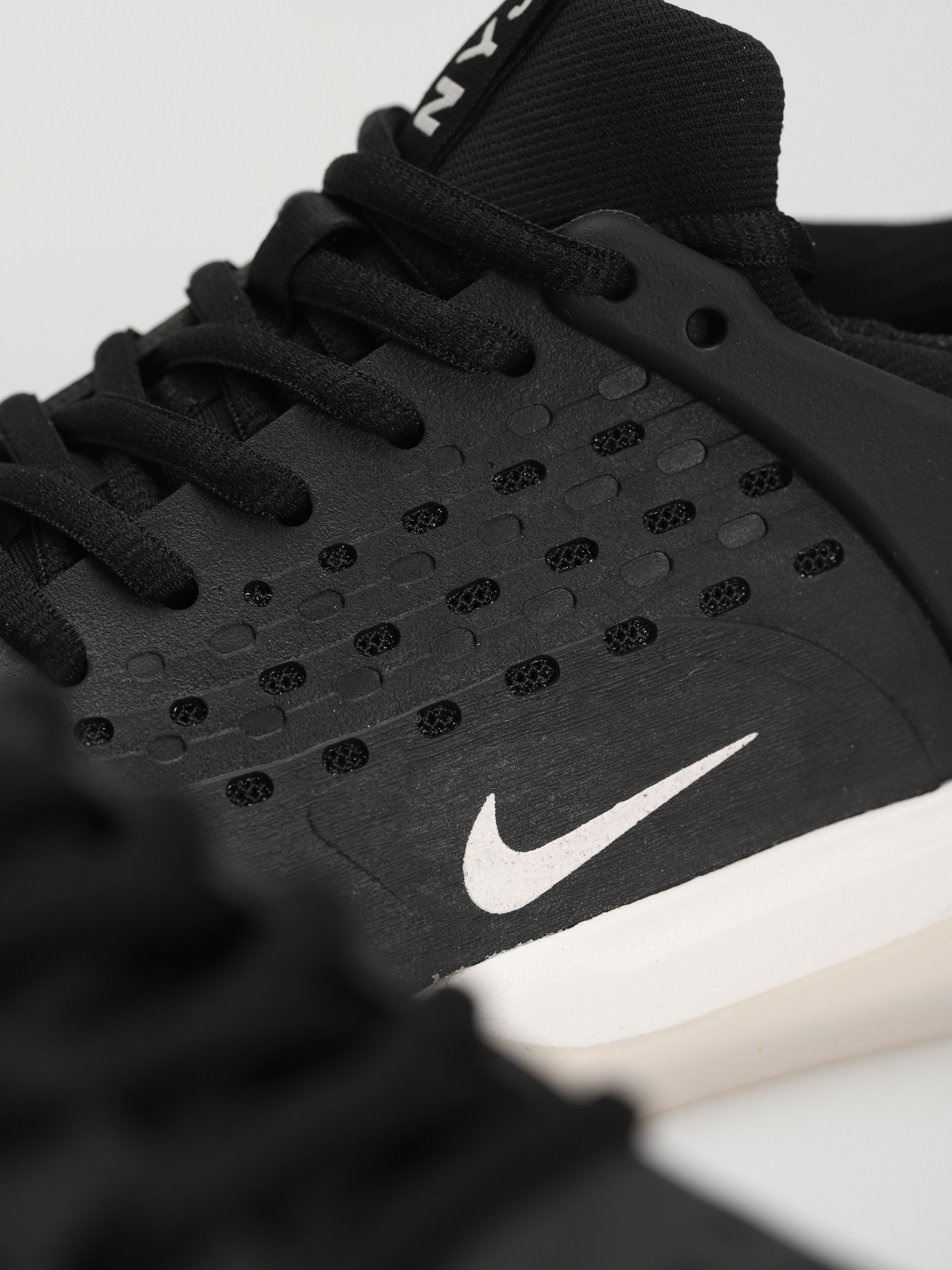 Nike SB Обувки Nyjah 3 (black/white black summit white)