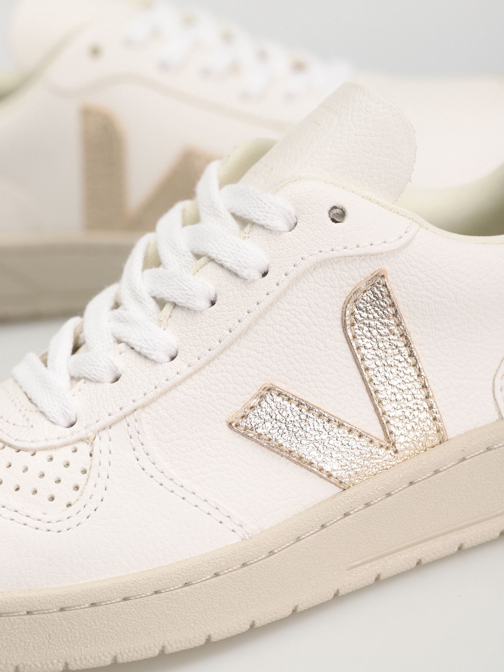 Обувки Veja V-10 Wmn (extra white platine)