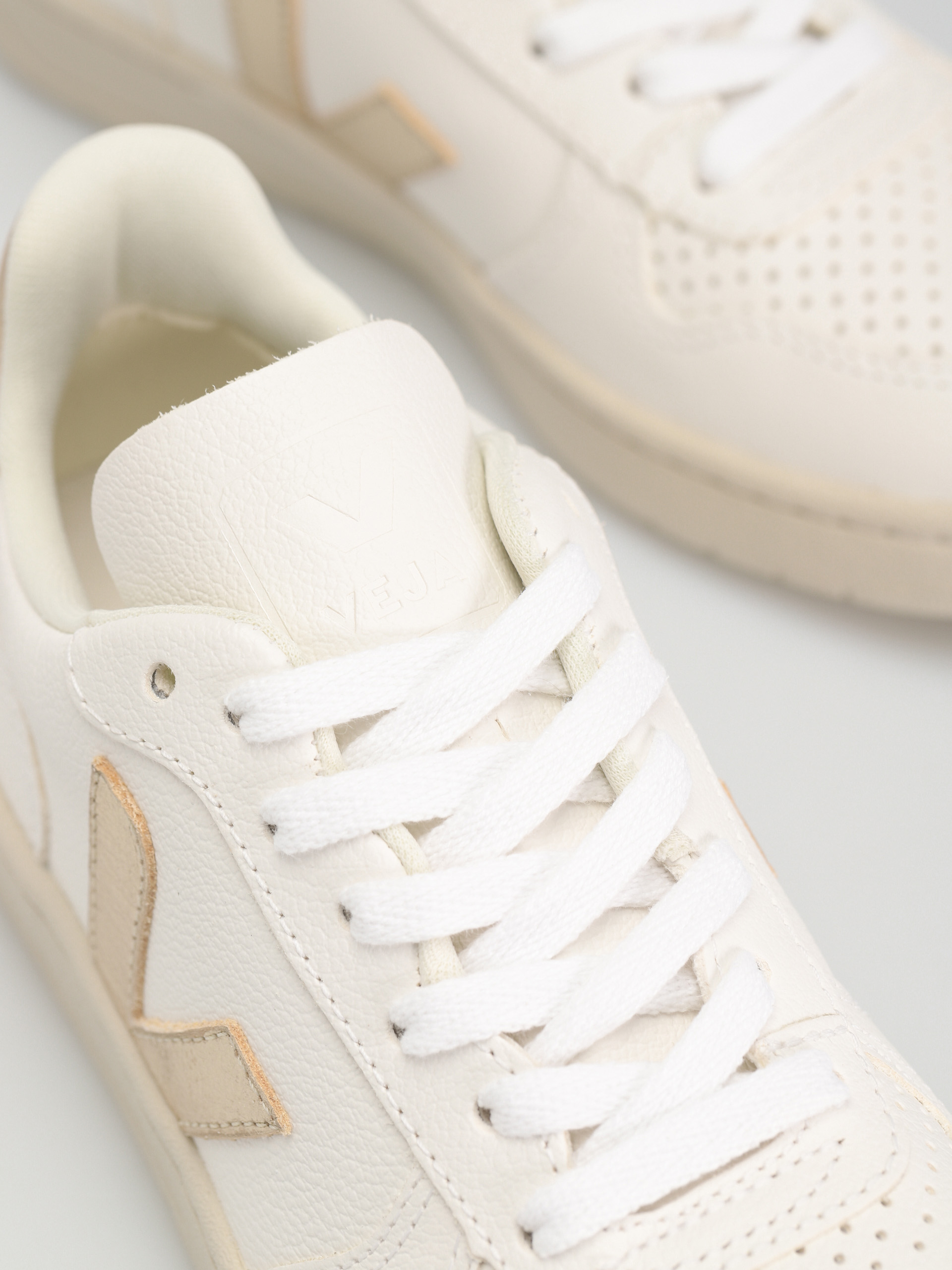 Обувки Veja V-10 Wmn (extra white platine)