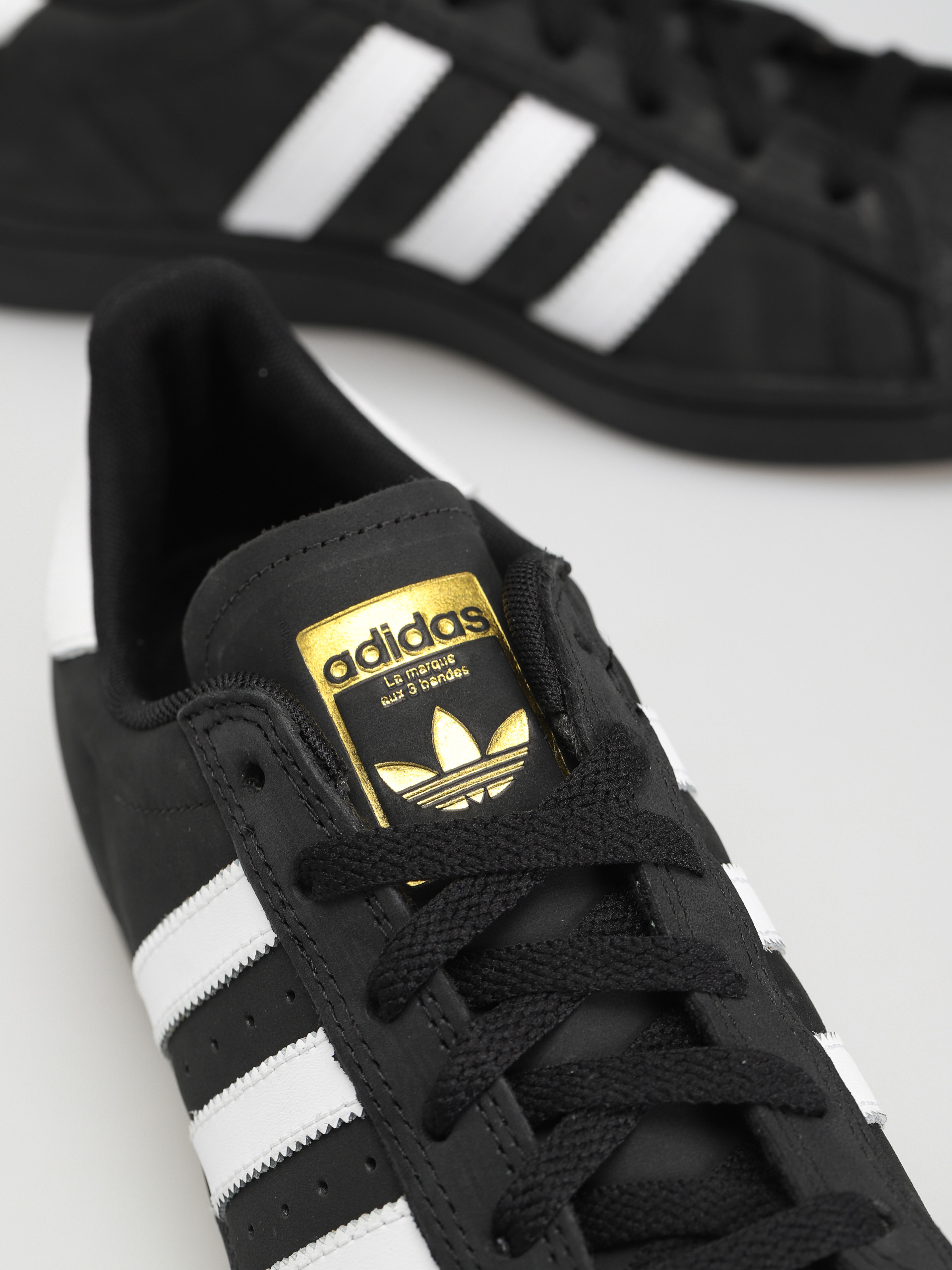 adidas Обувки Superstar Adv (cblack/ftwwht/goldmt)