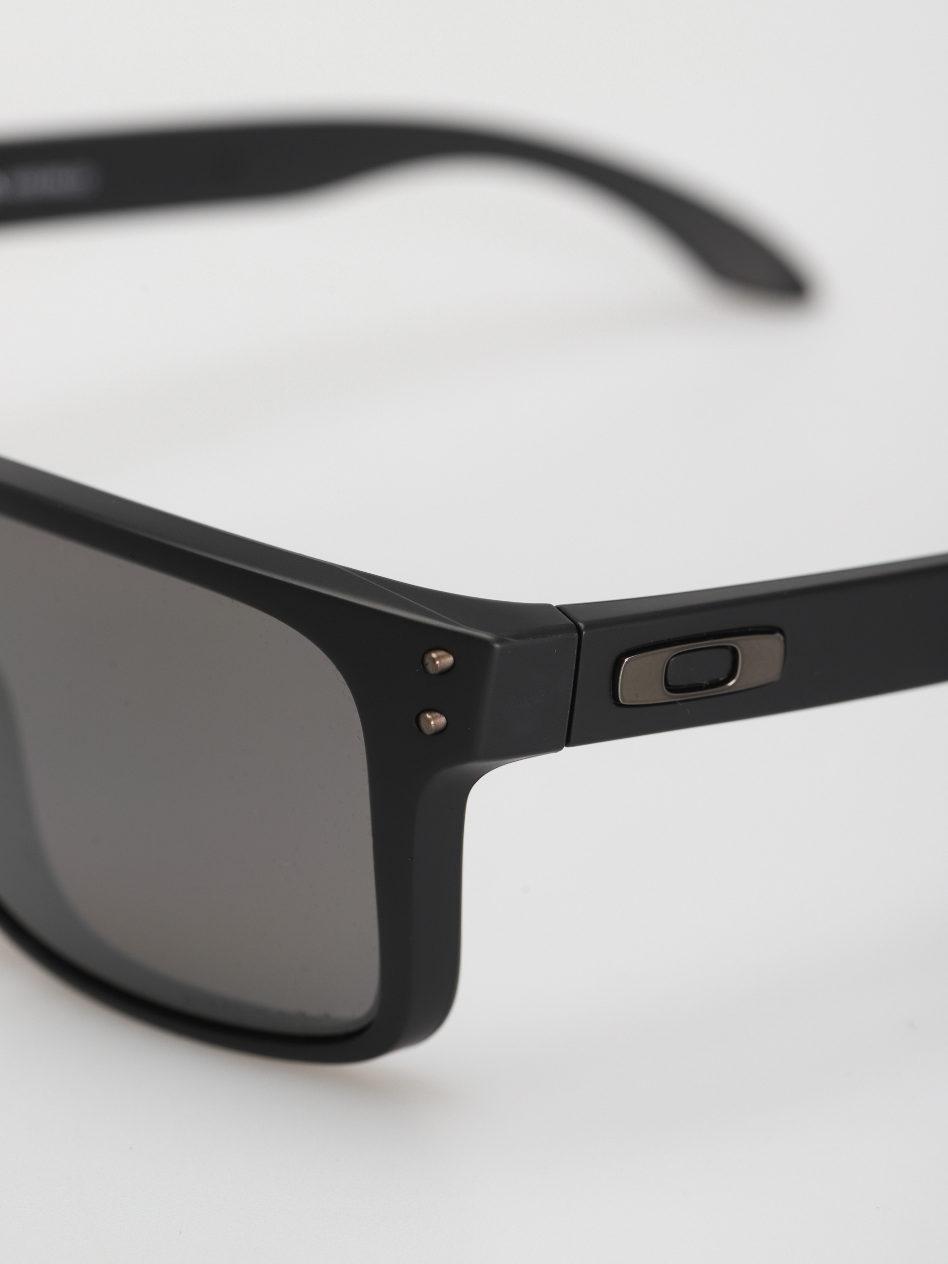 Слънчеви очила Oakley Holbrook XL (matte black/prizm black polarized)