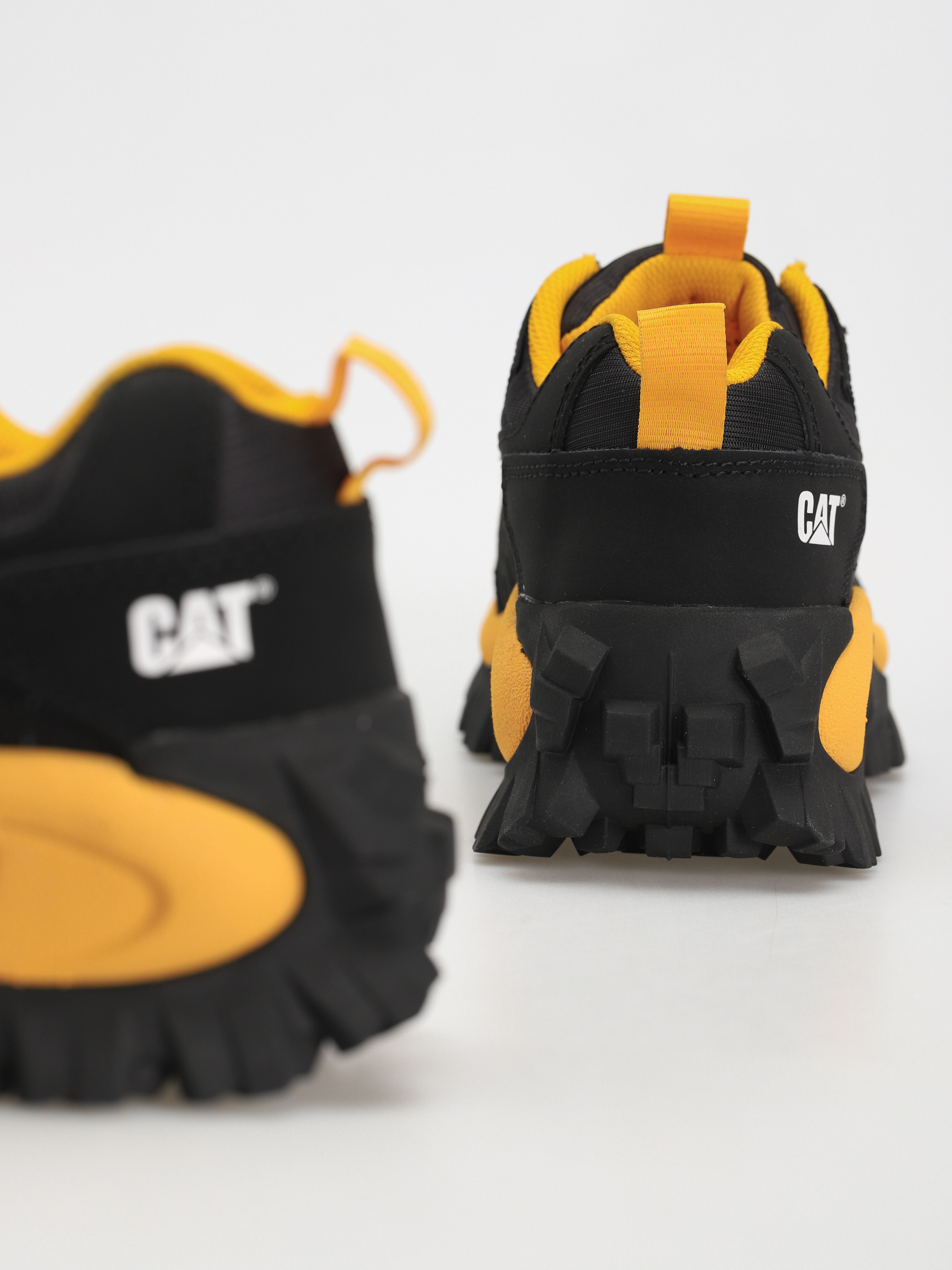 Caterpillar Обувки Intruder (black/cat yellow)