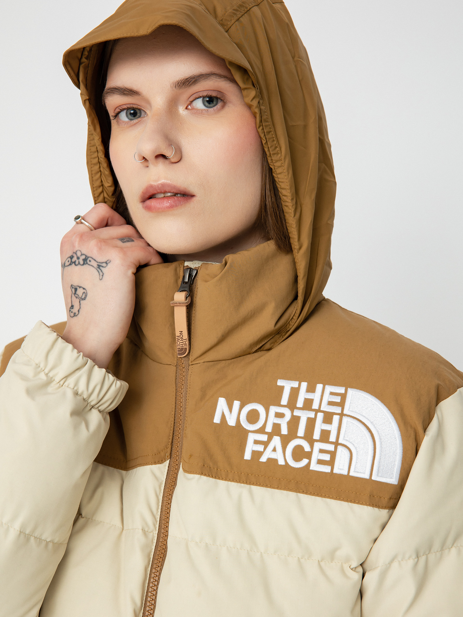 The North Face Яке 92 Low-Fi Hi-Tek Nuptse Wmn (gravel/utility brown)