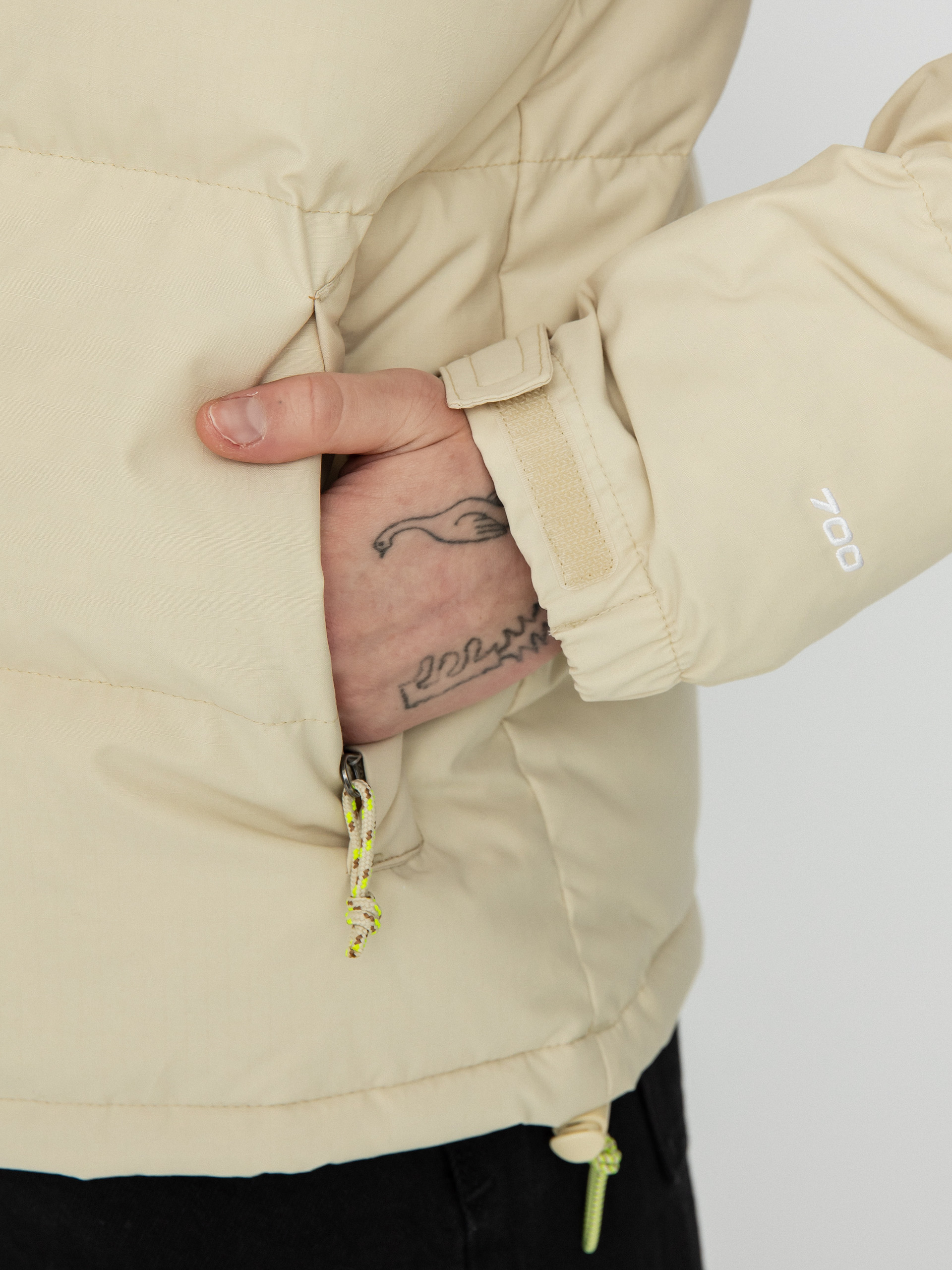 The North Face Яке 92 Low-Fi Hi-Tek Nuptse Wmn (gravel/utility brown)