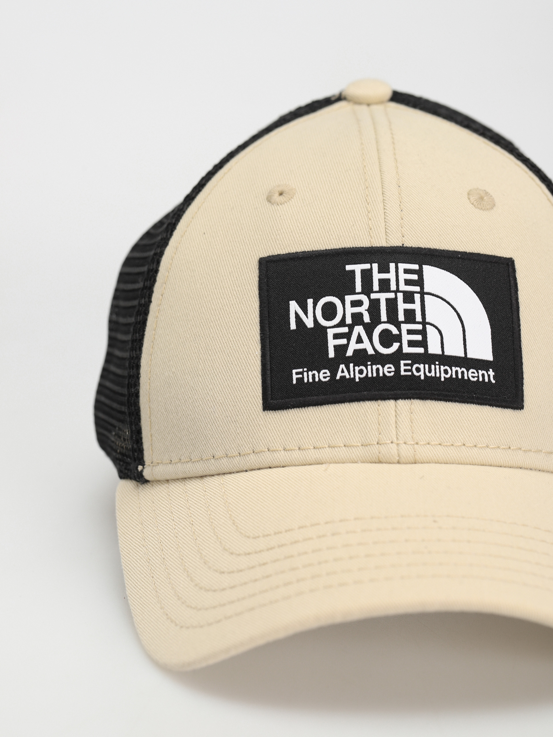 The North Face Шапка с козирка Mudder Trucker (gravel)