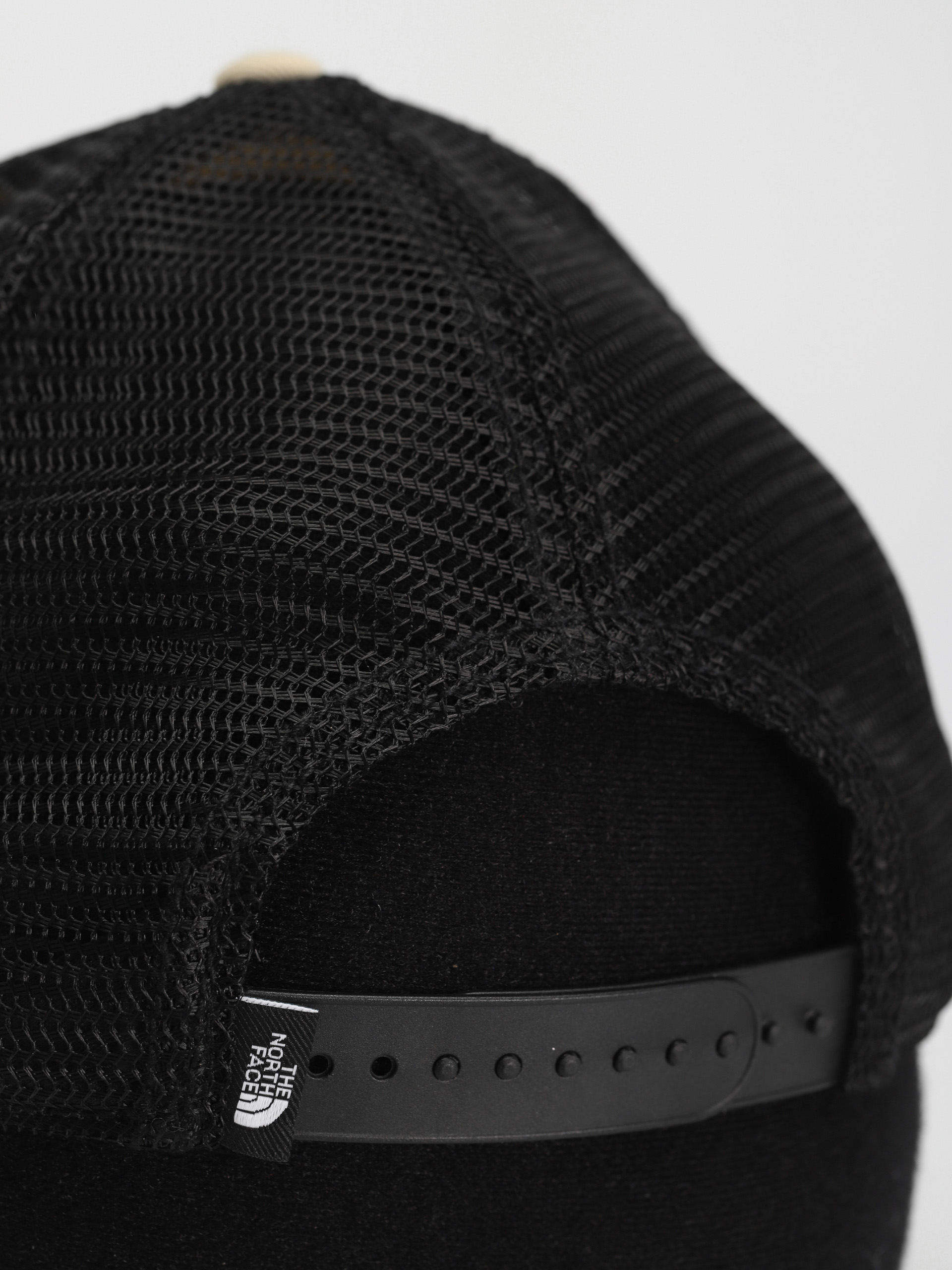 The North Face Шапка с козирка Mudder Trucker (gravel)