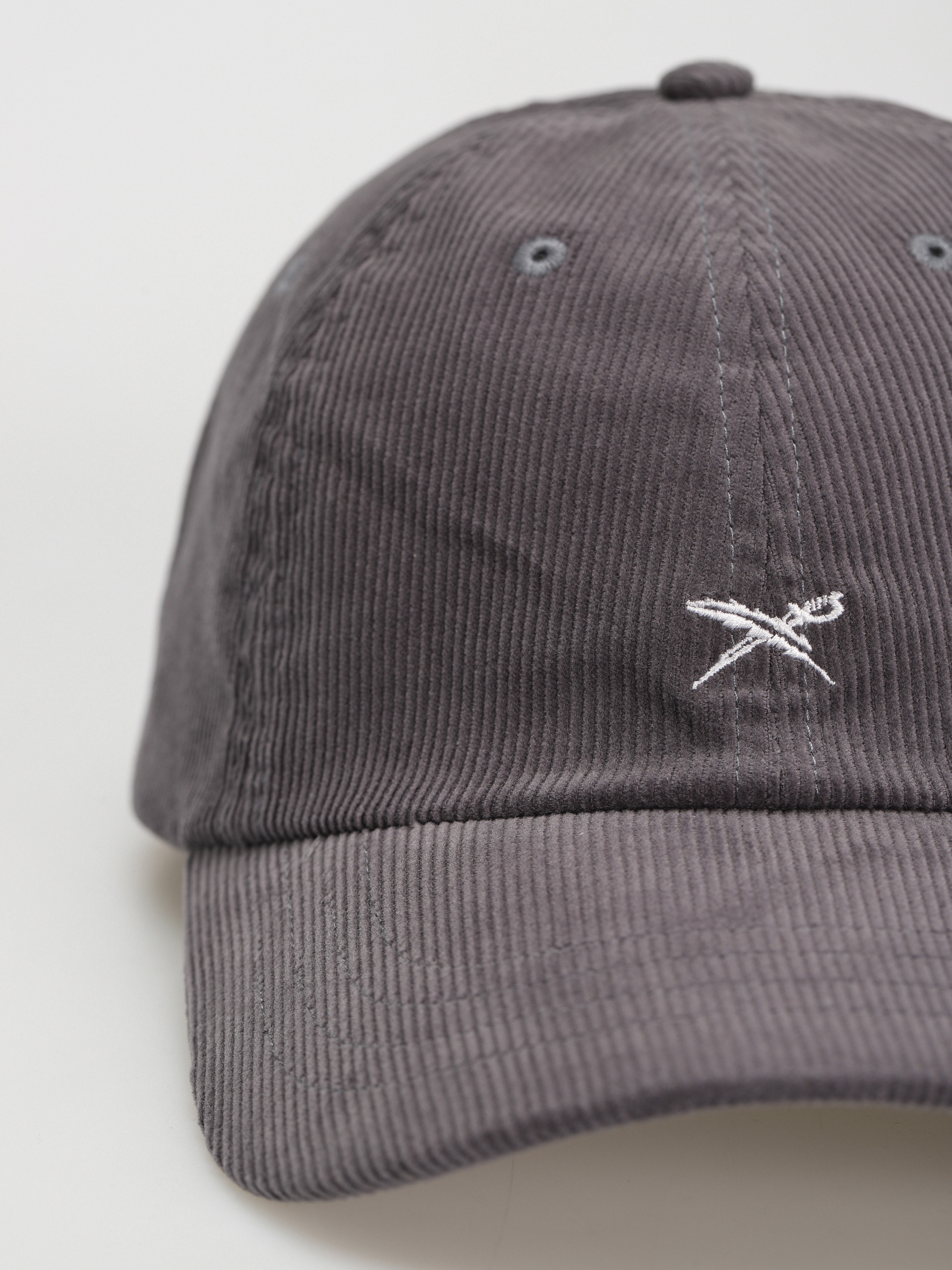 Iriedaily Шапка с козирка Corvin (anthracite)