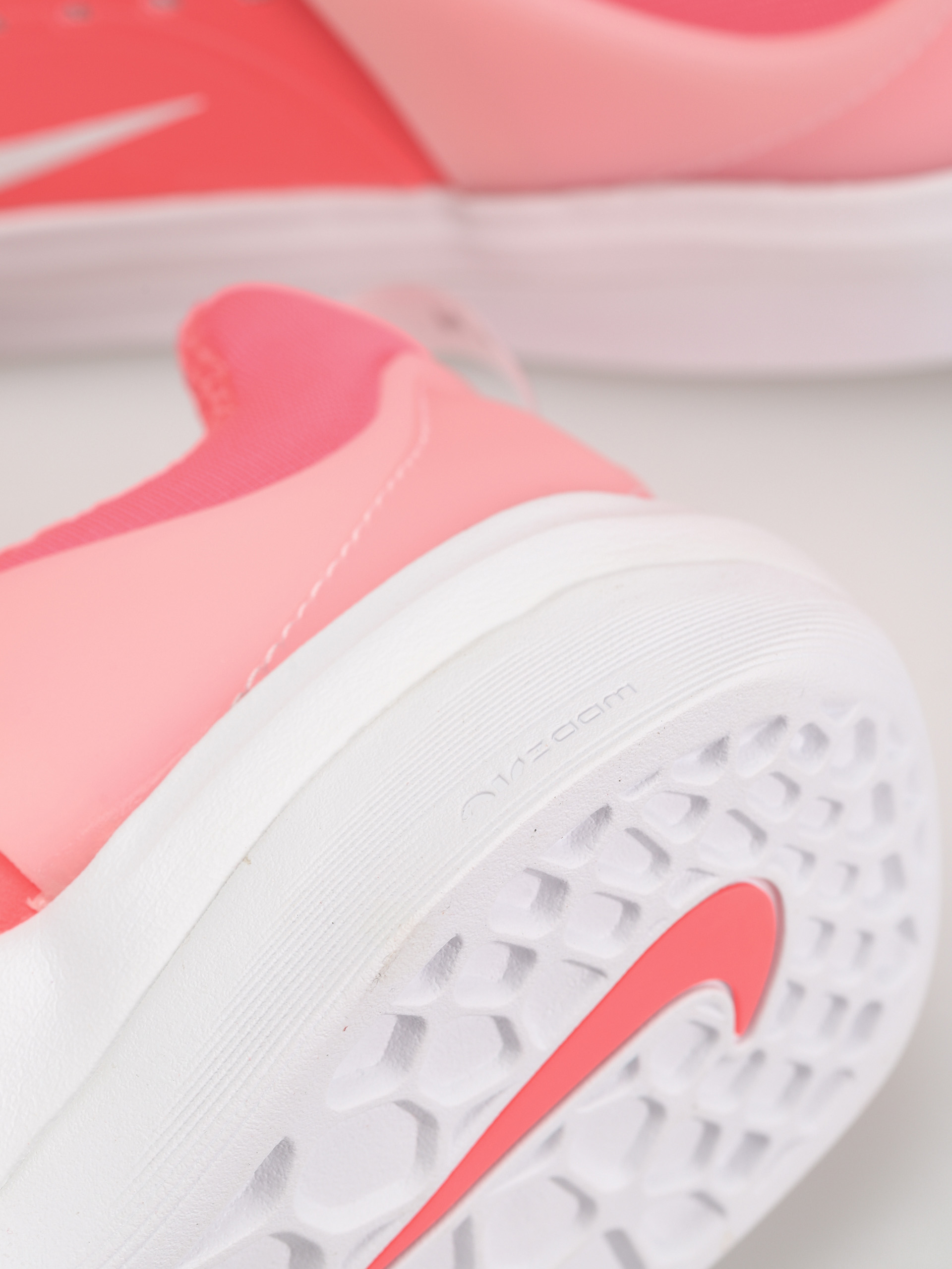 Nike SB Обувки Zoom Nyjah 3 (hot punch/white hot punch hot punch)