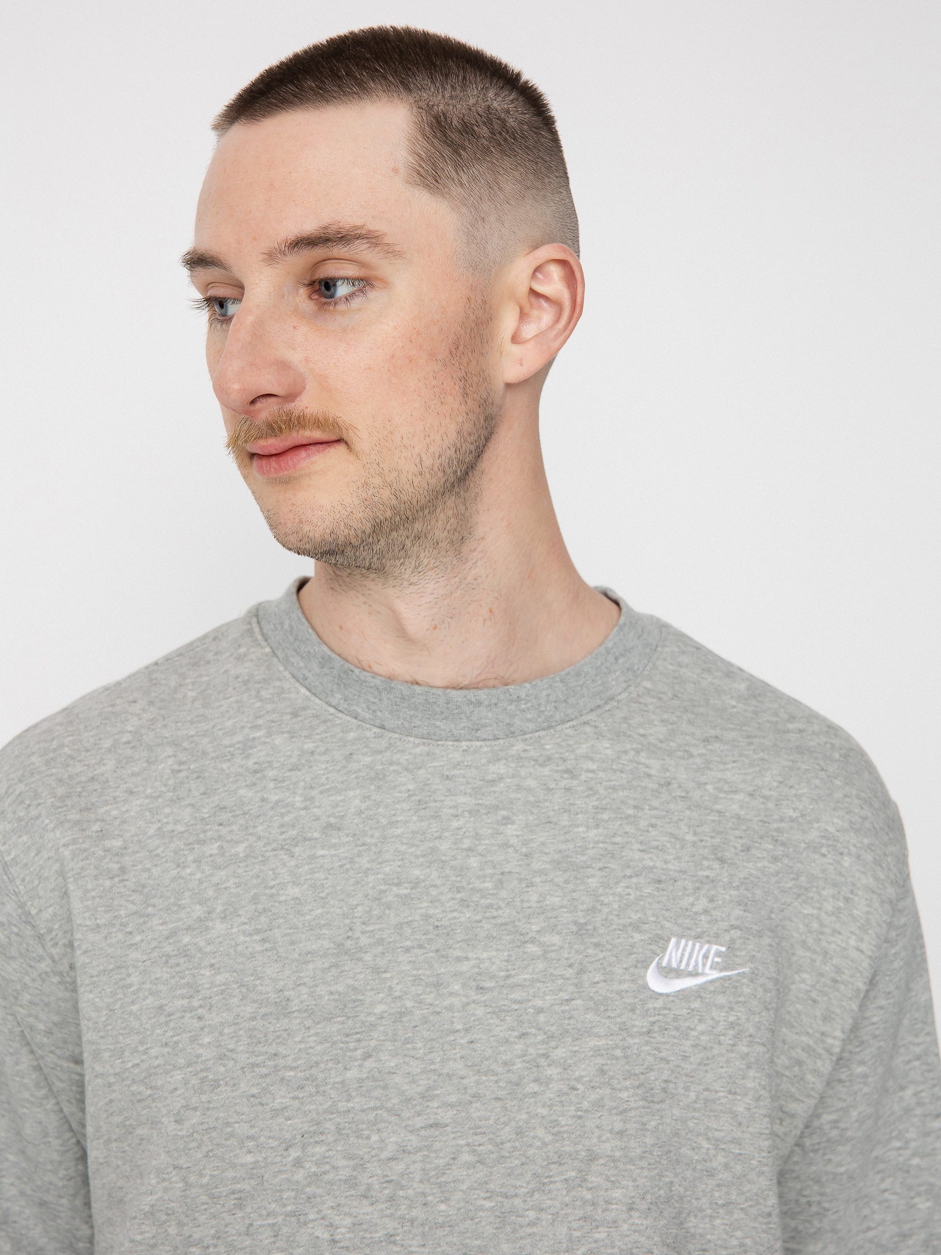 Суитшърт Nike SB Club (dk grey heather/white)