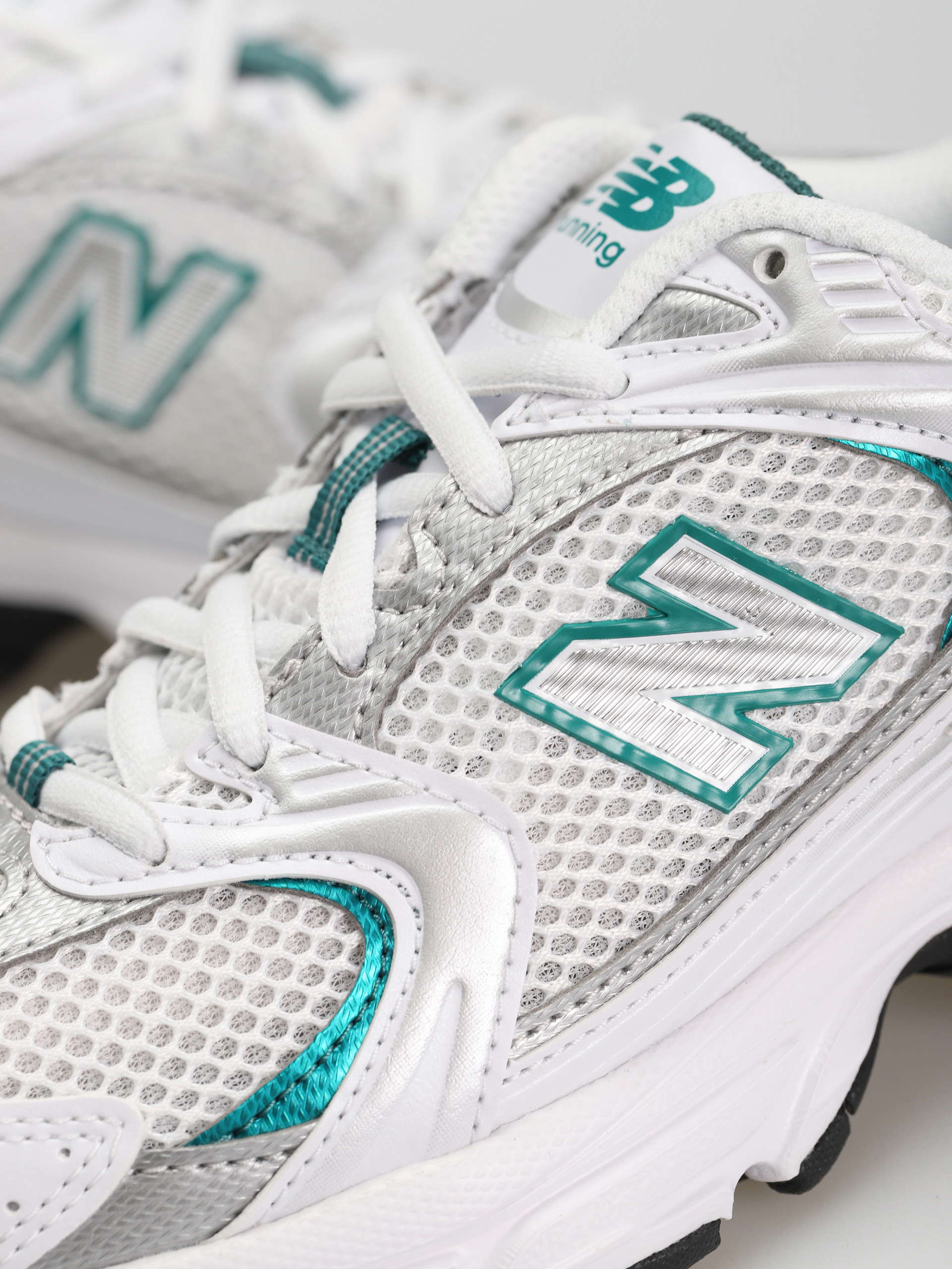 New Balance Обувки 530 (white/silver metalic/turquoise)