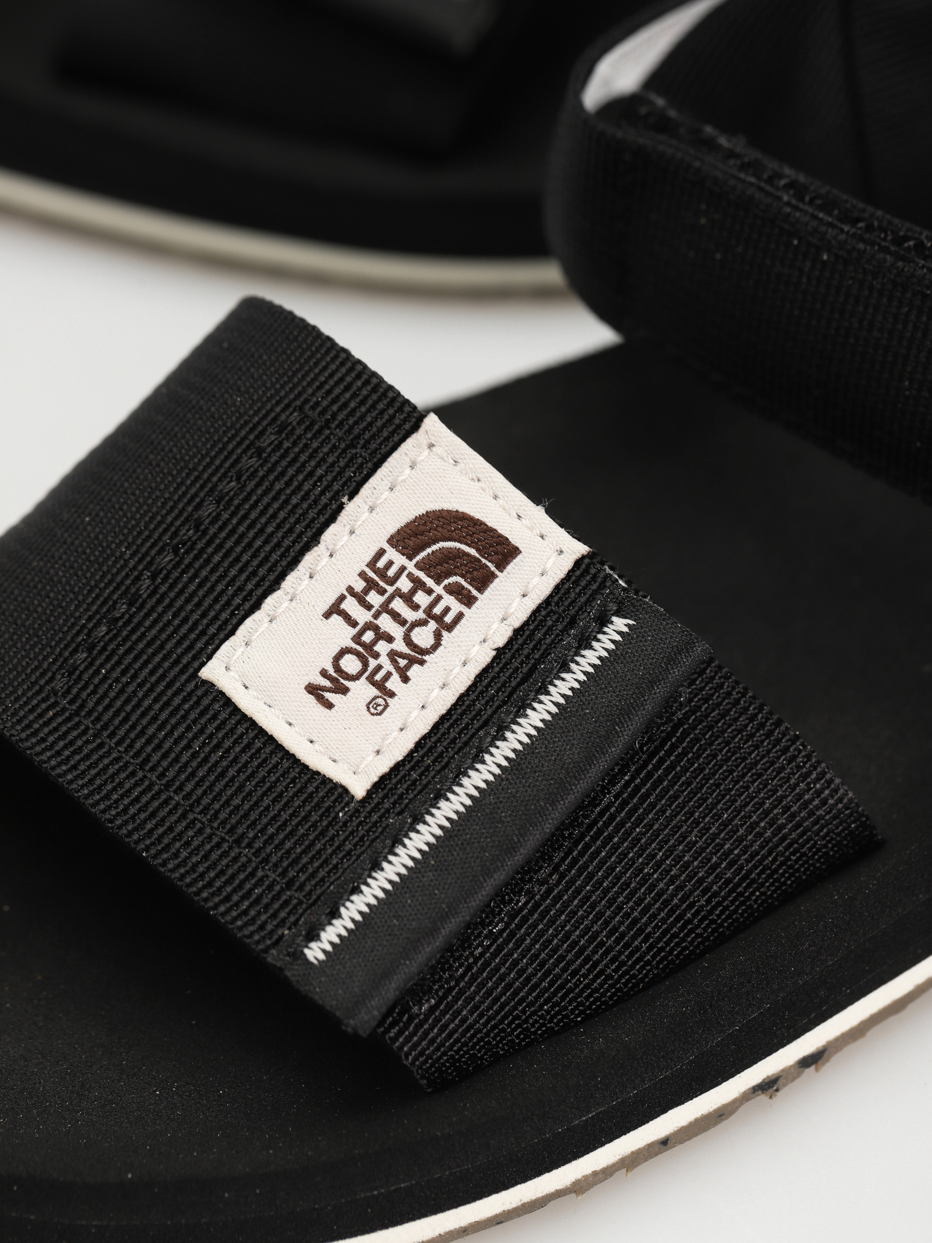 The North Face Сандали Skeena Wmn (tnf black/vintage white)