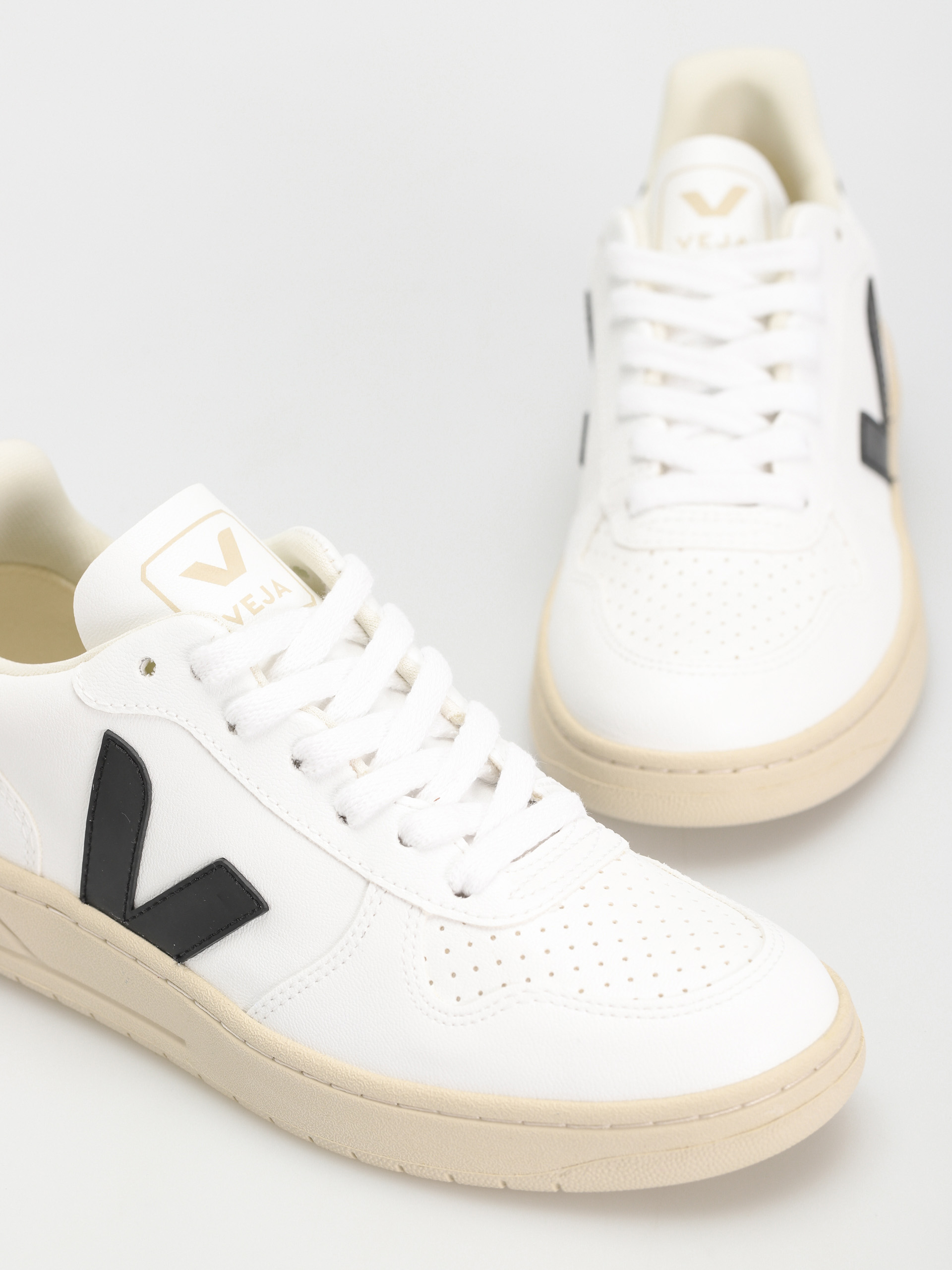 Veja Обувки V-10 Wmn (white black)
