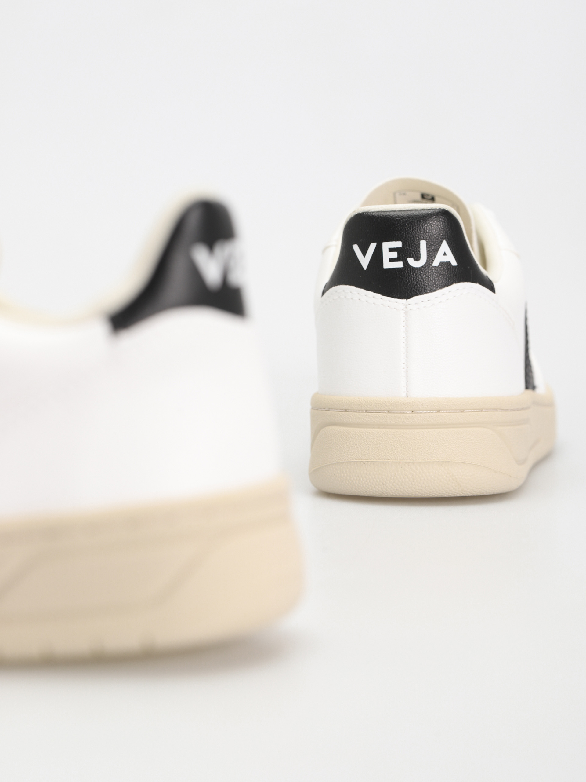 Veja Обувки V-10 Wmn (white black)