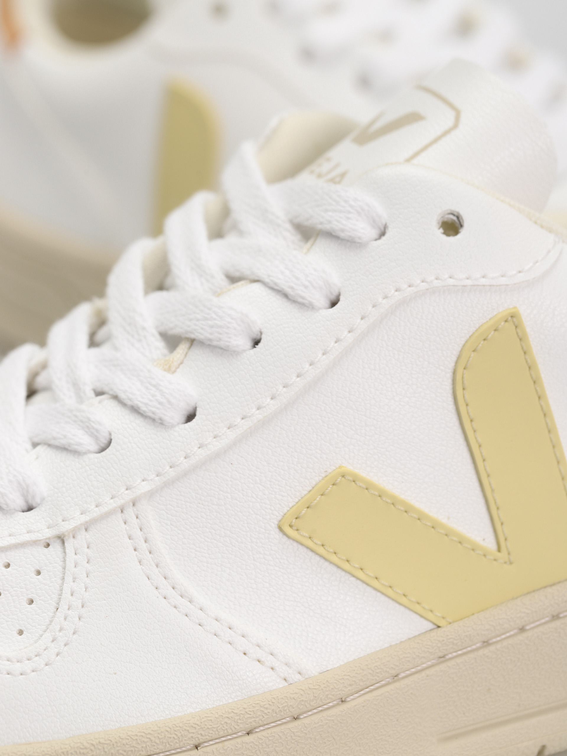Veja Обувки V-10 Wmn (white sun peach)