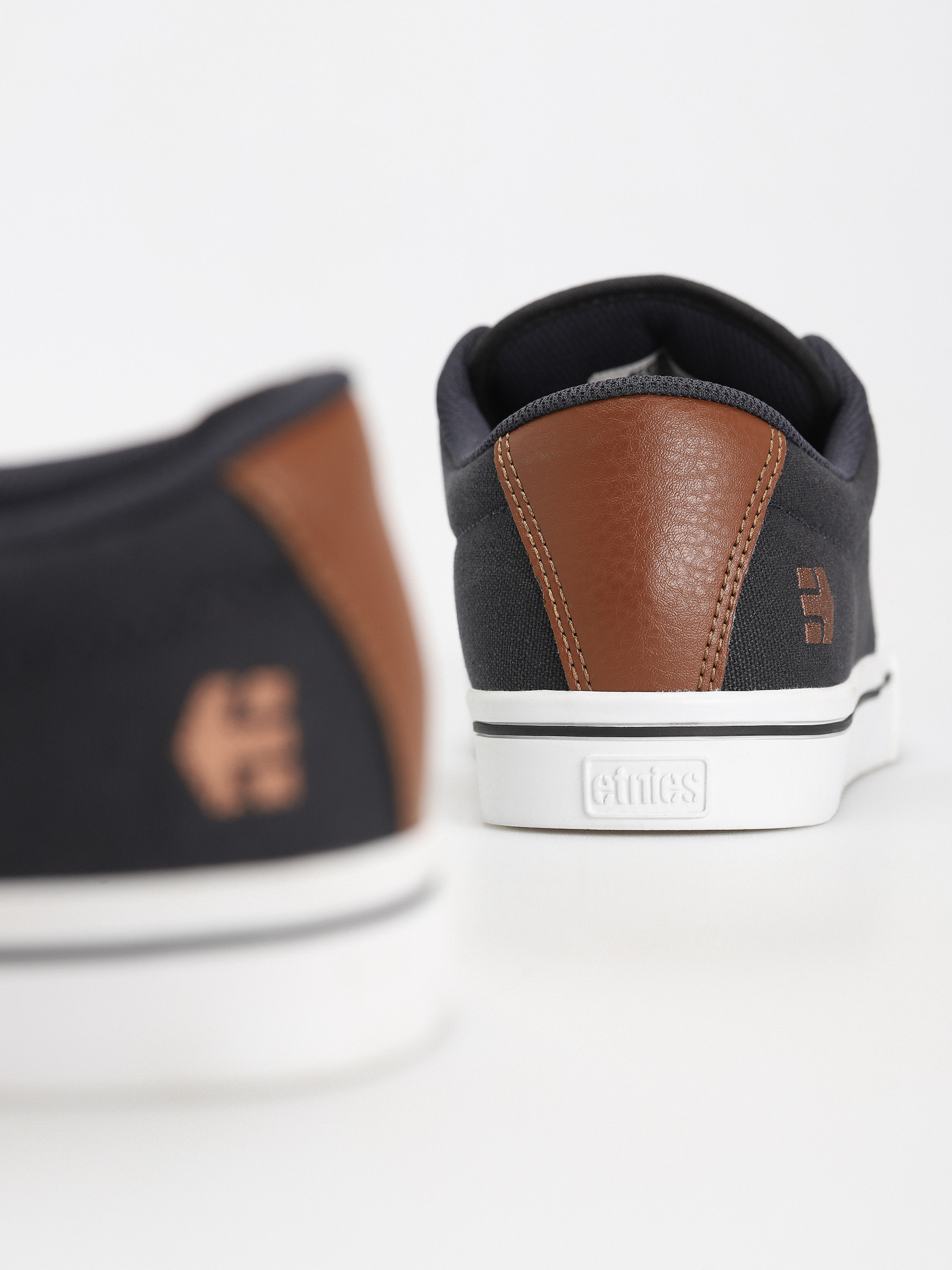 Обувки Etnies Jameson 2 Eco (navy/tan/white)