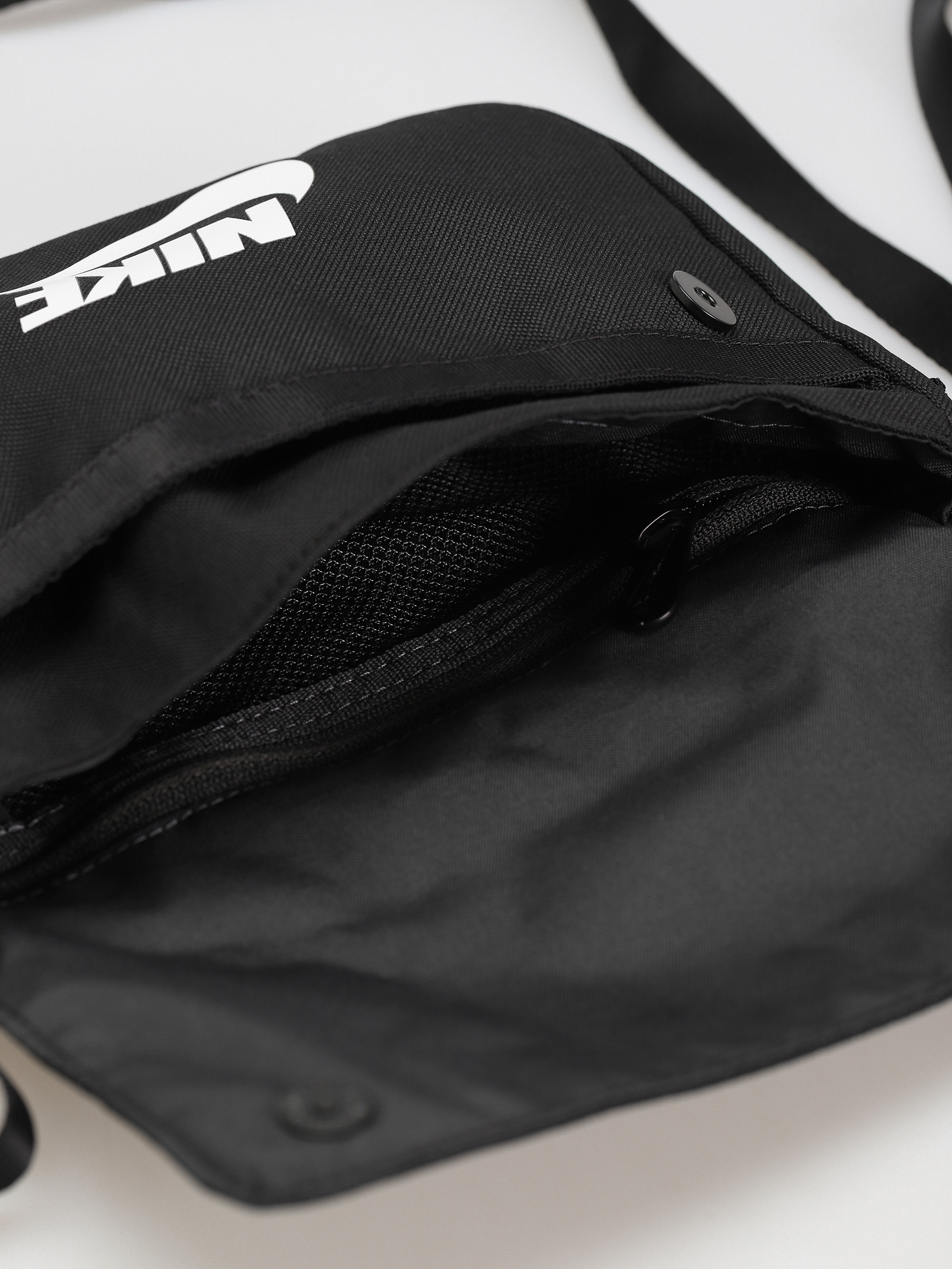 Чанта Nike SB Sportswear Wmn (black/black/white)