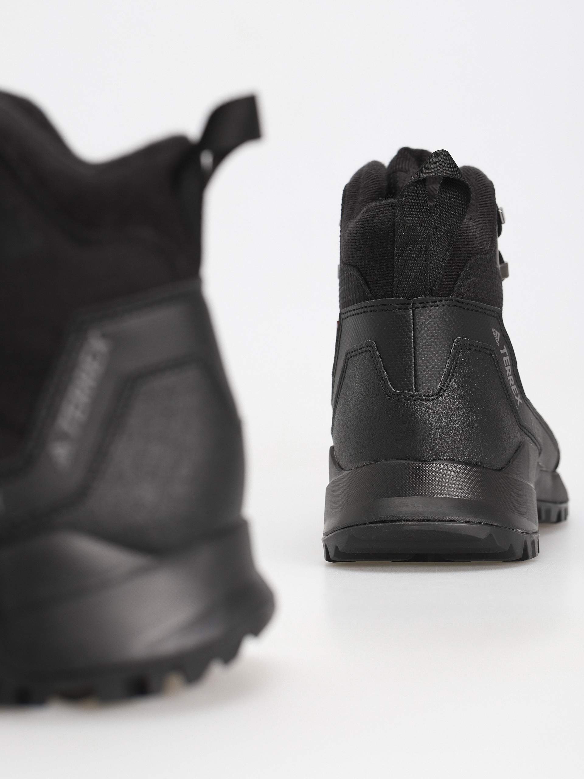 Обувки adidas Originals Frozetrack (cblack/cblack/grefou)