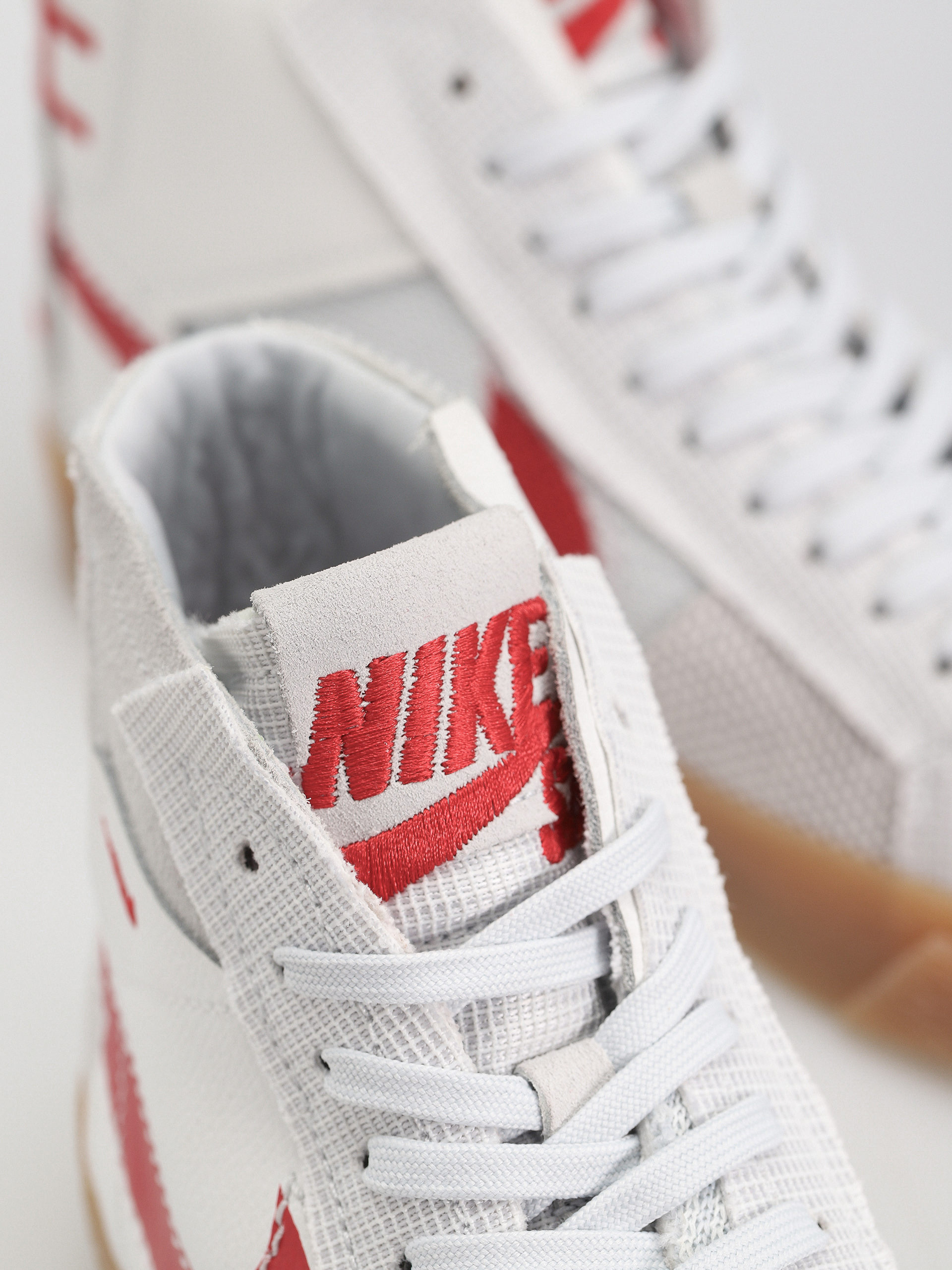 Обувки Nike SB Zoom Blazer Mid Prm (summit white/university red)