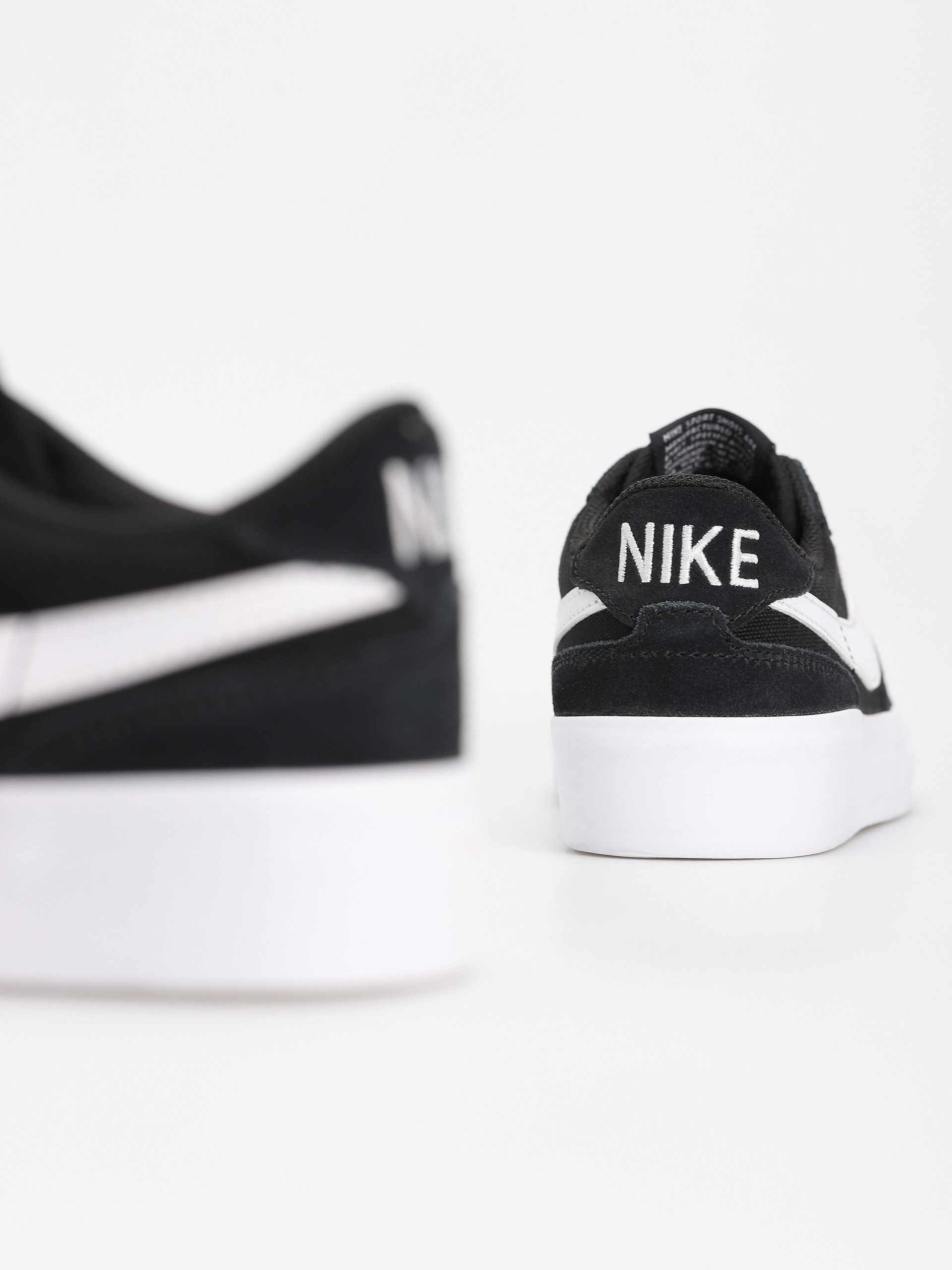 Обувки Nike SB Zoom Pogo Plus (black/white black white)