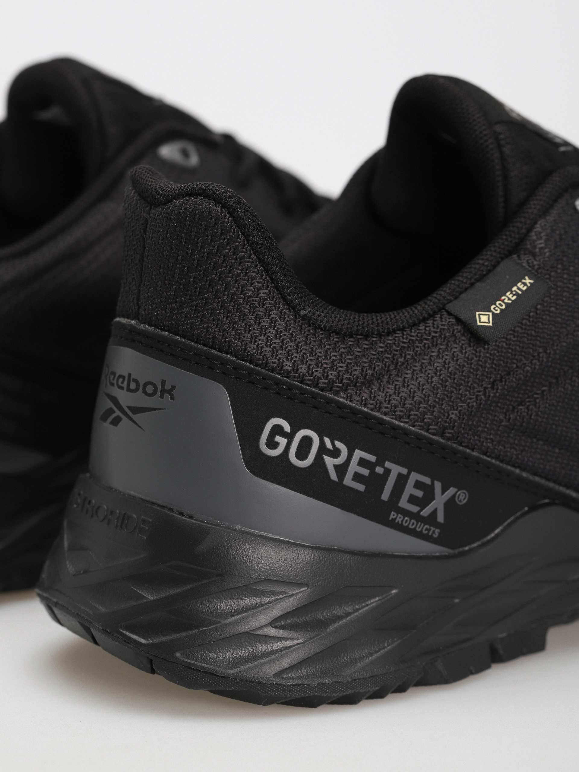 Обувки Reebok Astroride Trail GTX 2.0 (cblack/cblack/pugry4)