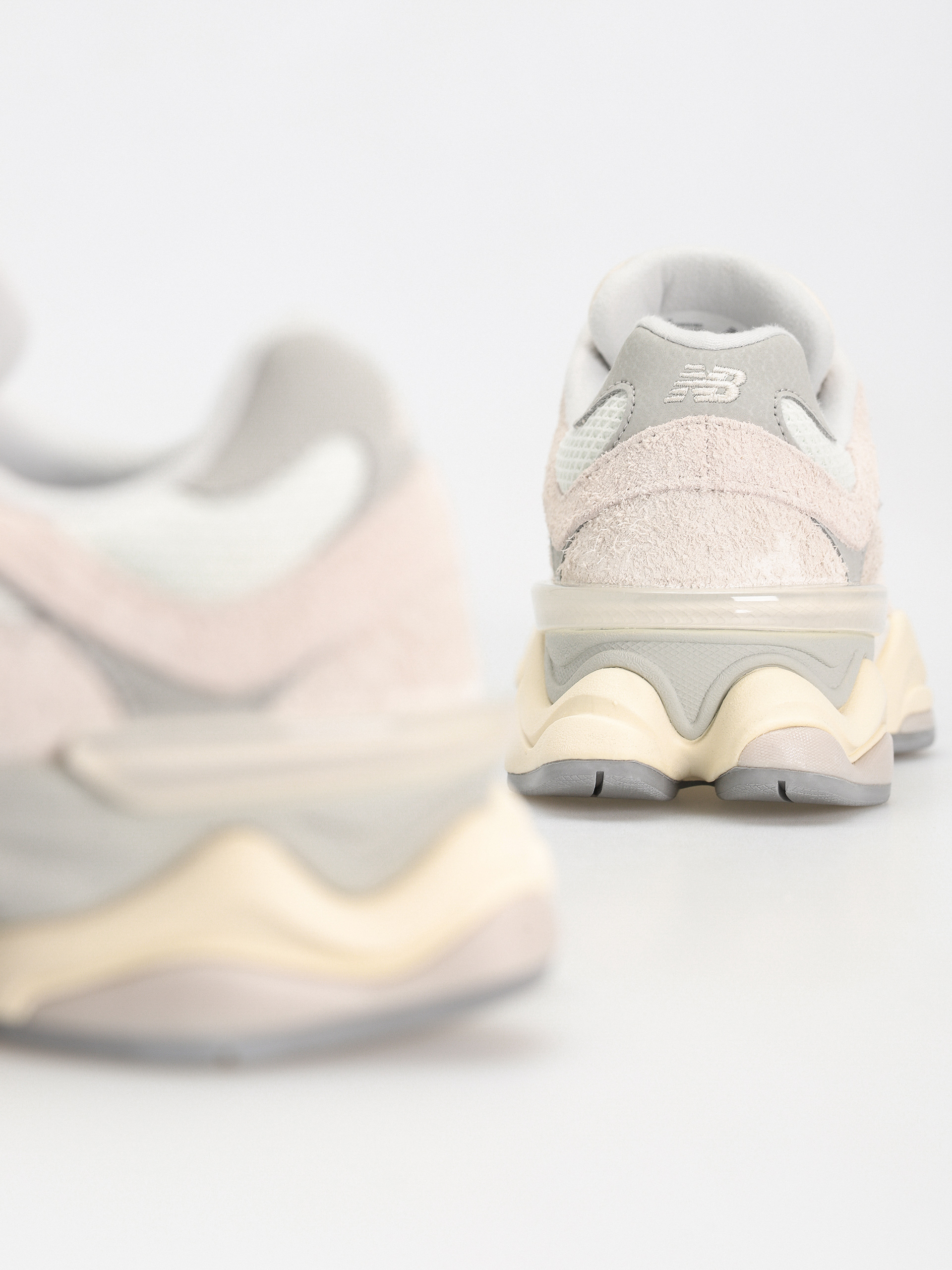 Обувки New Balance 9060 (sea salt)