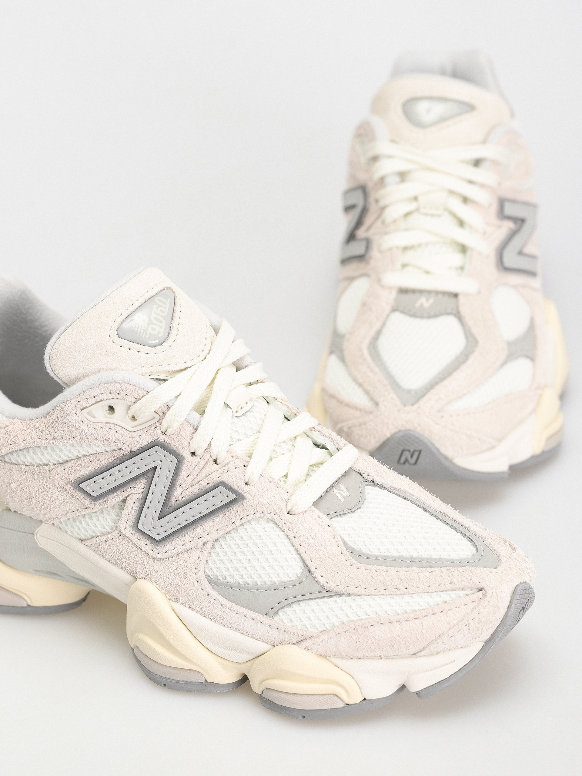 Обувки New Balance 9060 (sea salt)