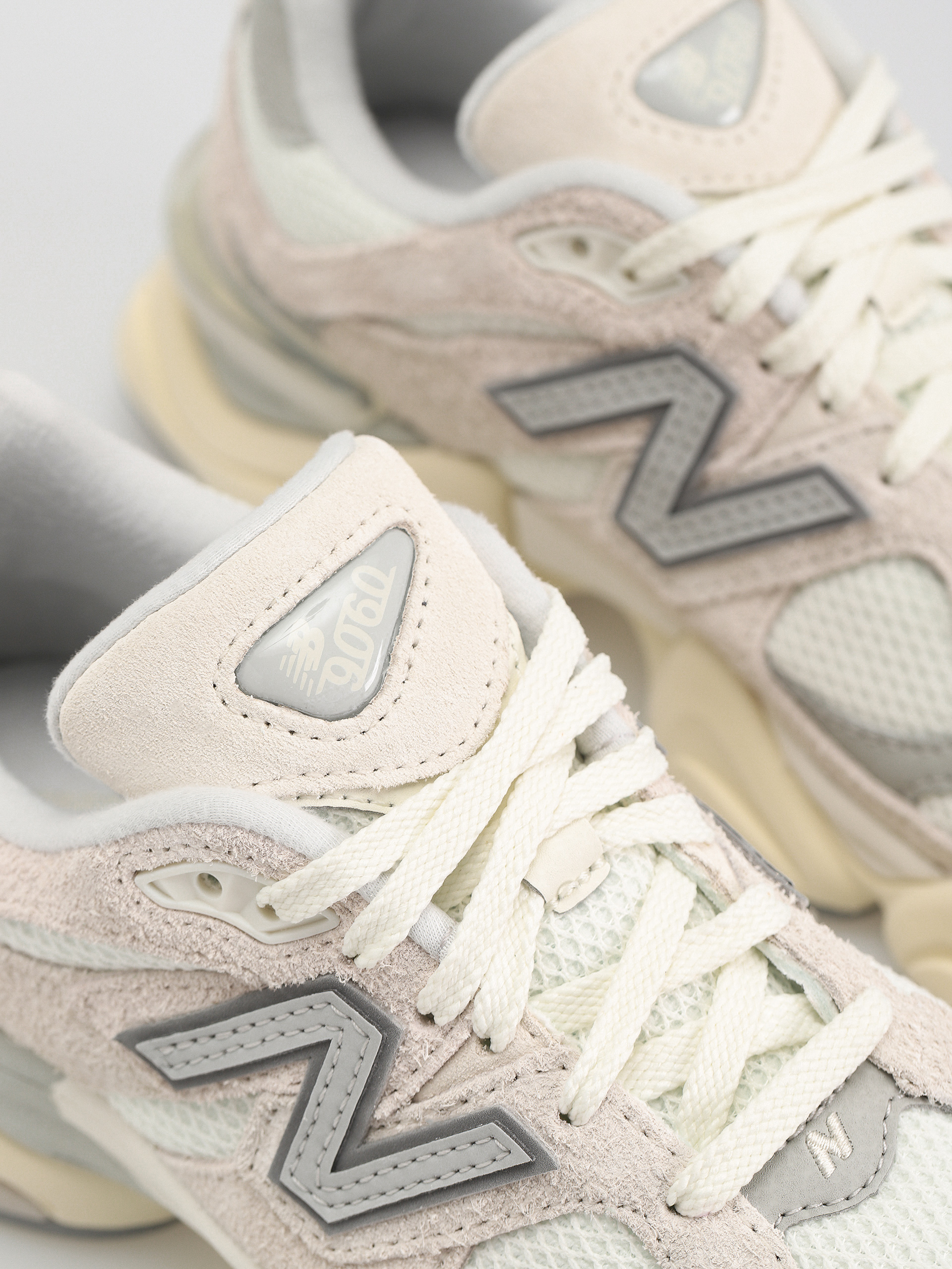 Обувки New Balance 9060 (sea salt)