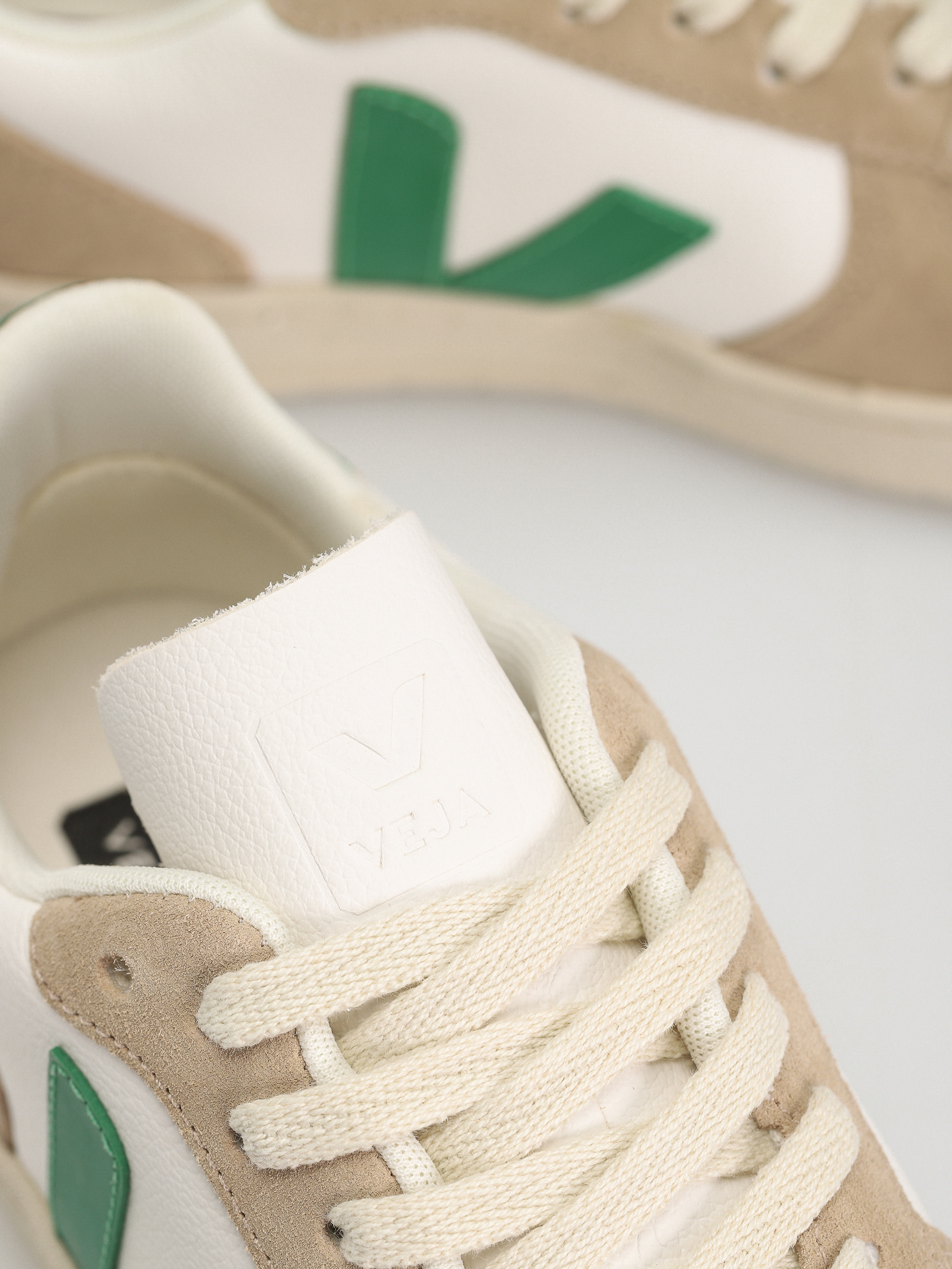Обувки Veja V-10 Wmn (extra white emeraude sahara)