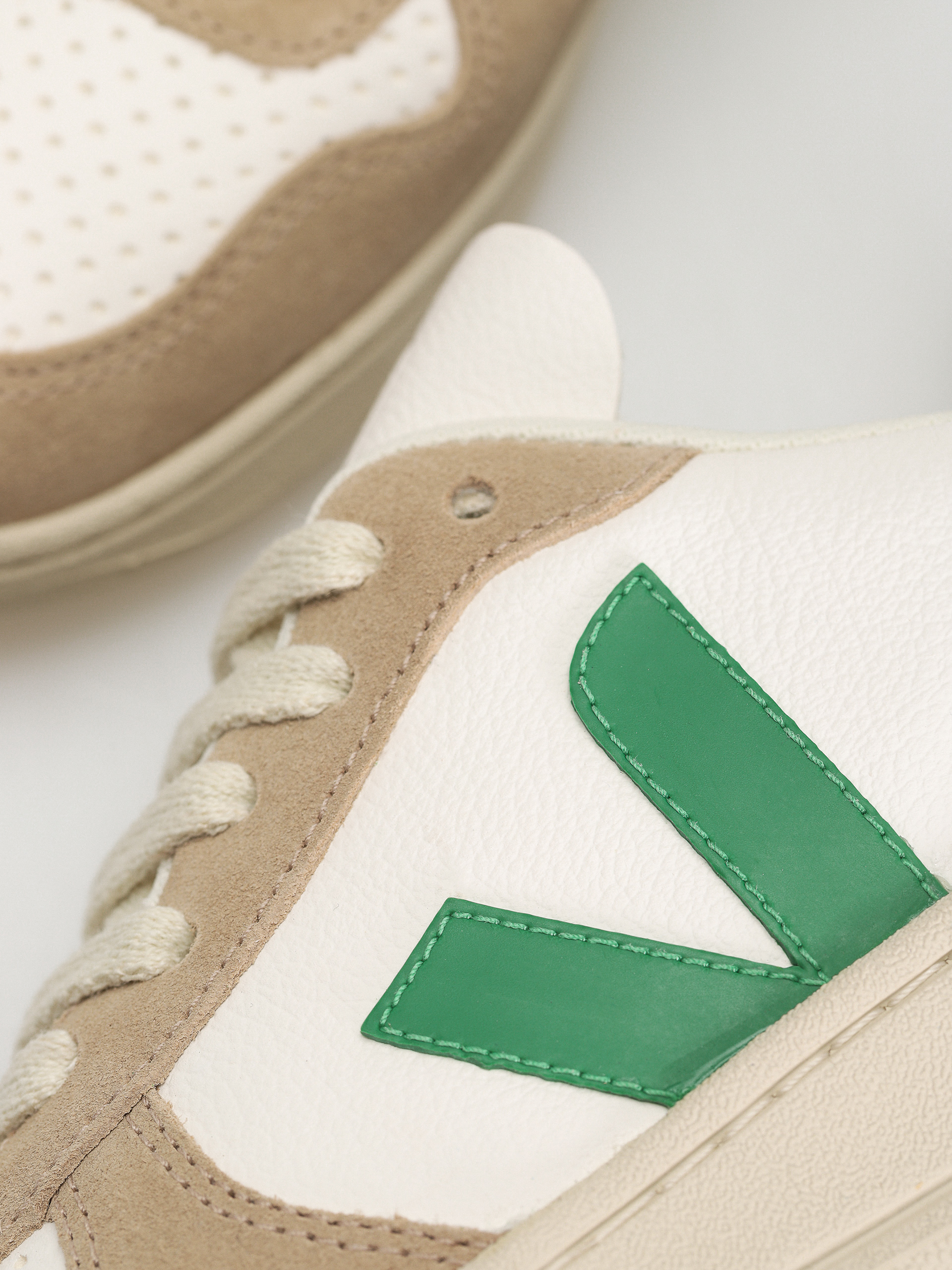 Обувки Veja V-10 Wmn (extra white emeraude sahara)