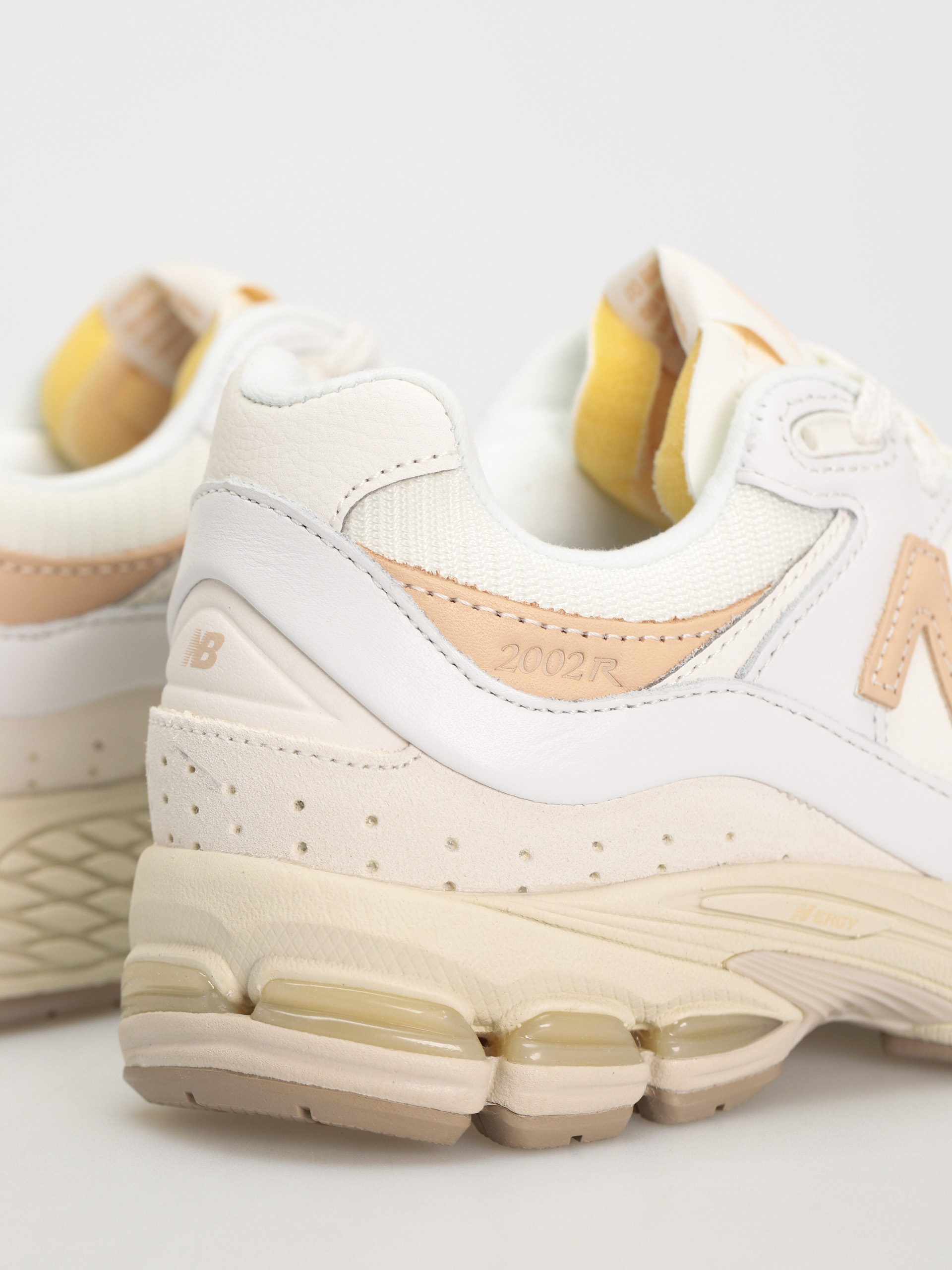 Обувки New Balance 2002 (bright white)