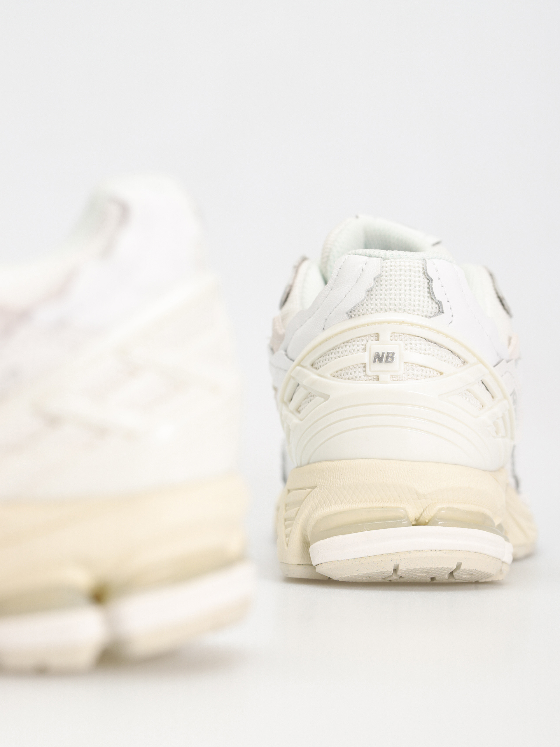 Обувки New Balance 1906 (white)