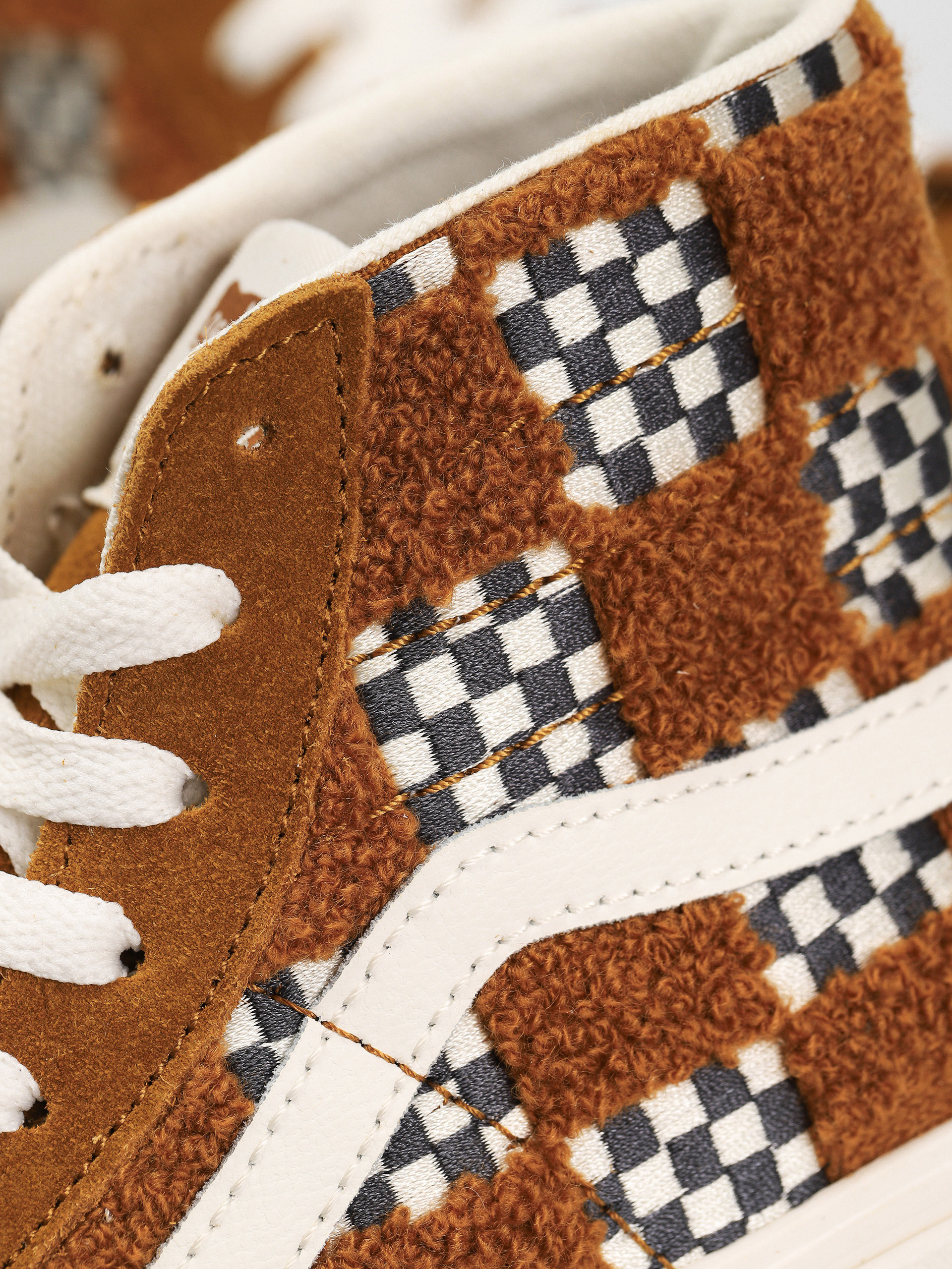 Обувки Vans Sk8 Hi Tapered (tufted check golden brown)