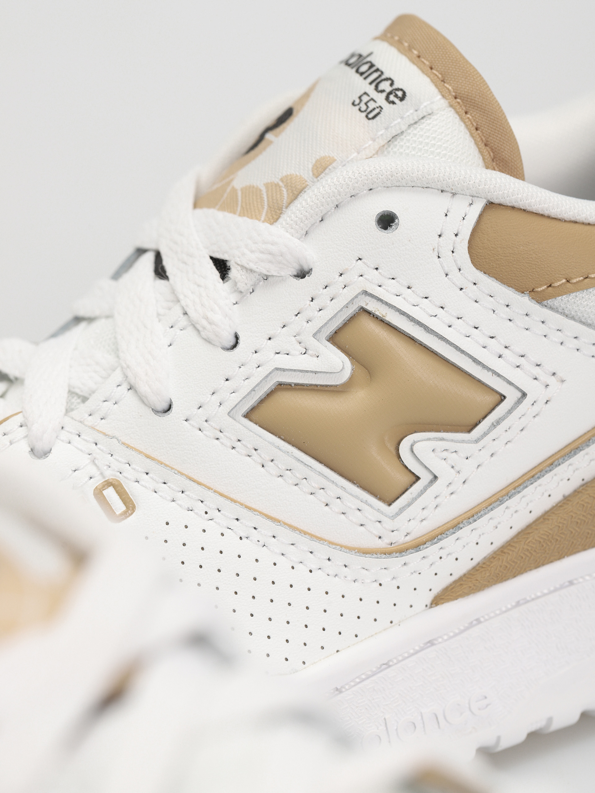 Обувки New Balance 550 Wmn (white)