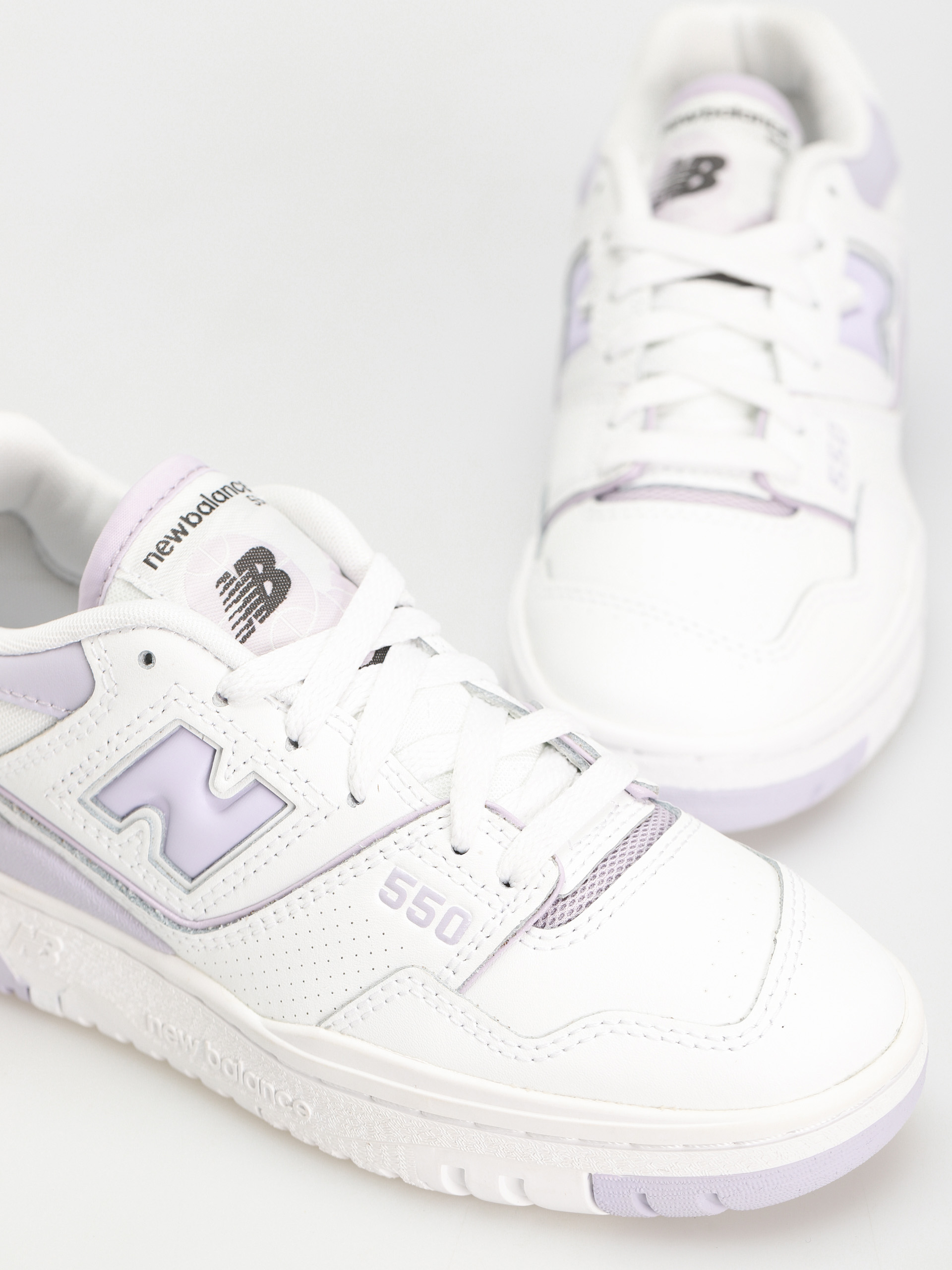 Обувки New Balance 550 Wmn (white)