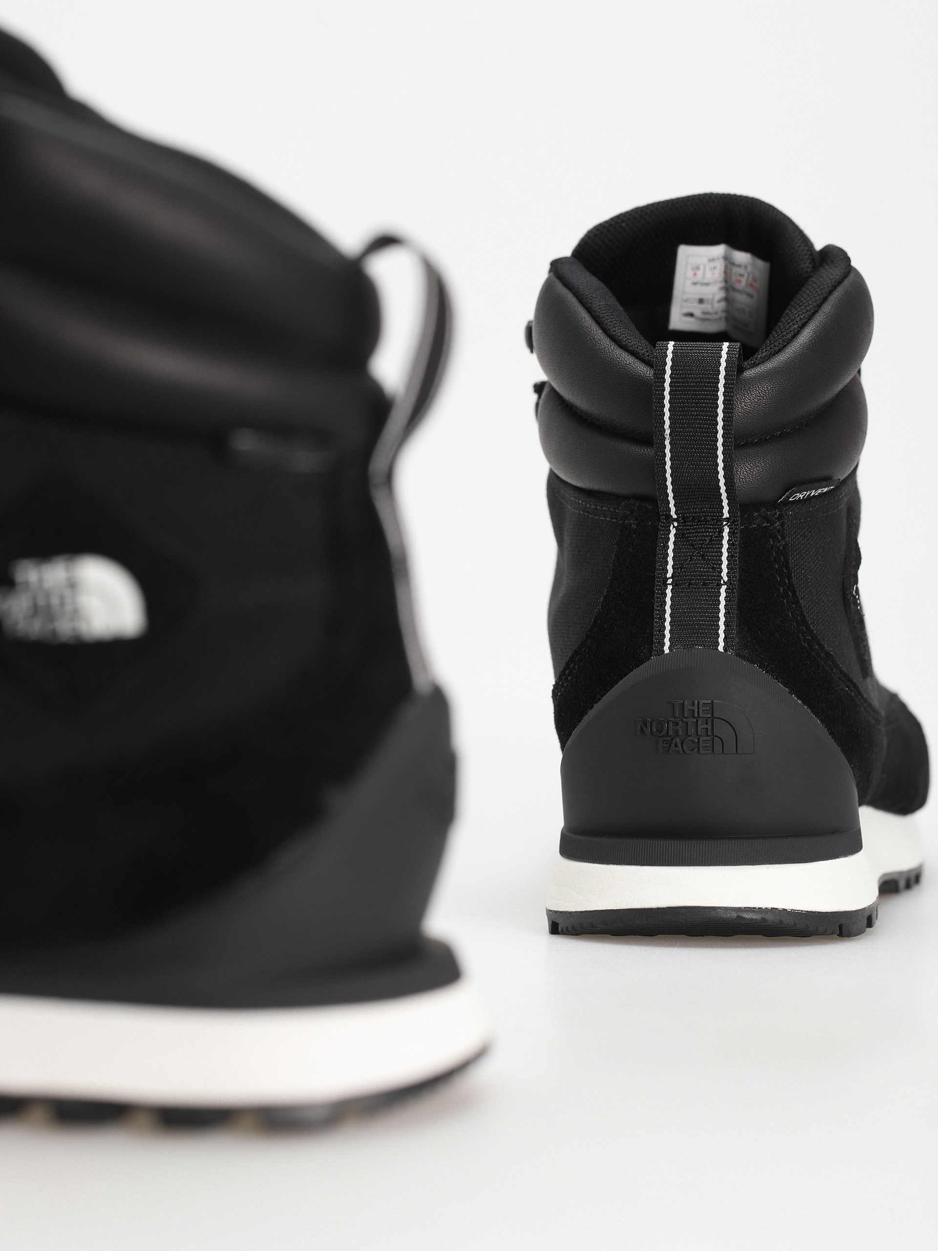 Обувки The North Face Back To Berkeley Iv Textile Wp (tnf black/tnf white)