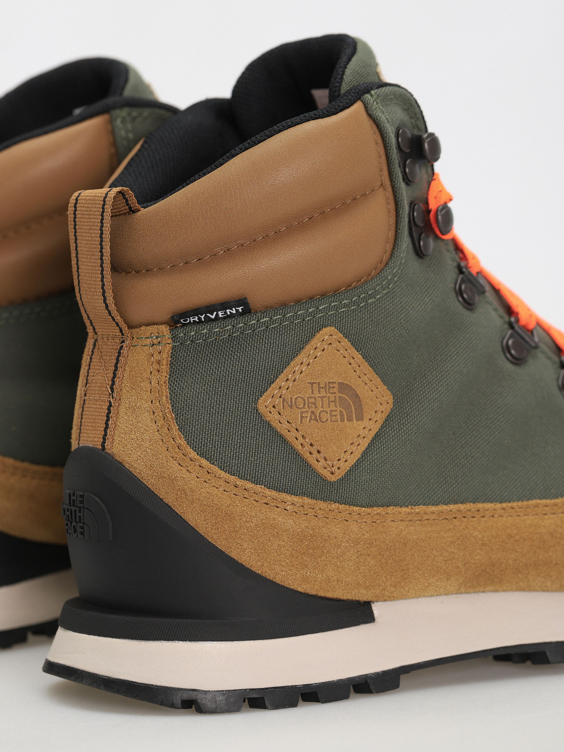 Обувки The North Face Back To Berkeley Iv Textile Wp (thyme/utility brown)