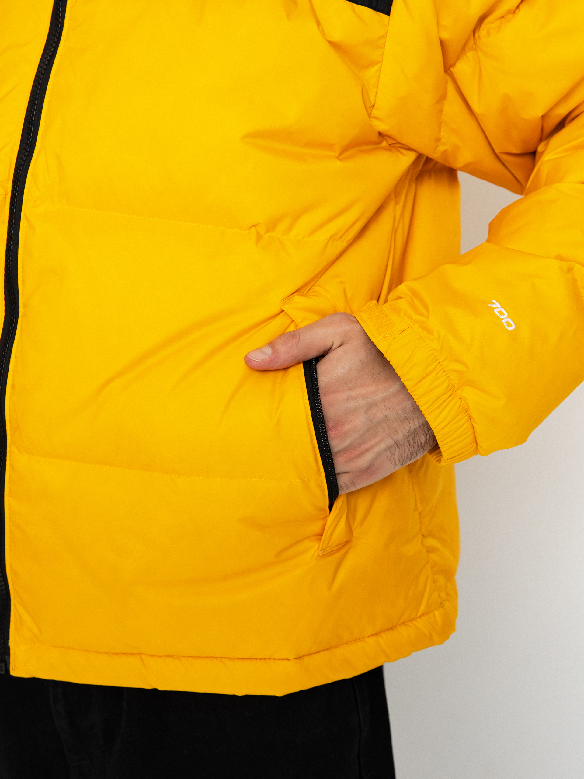 Яке The North Face 1996 Retro Nuptse (summit gold/tnf black)