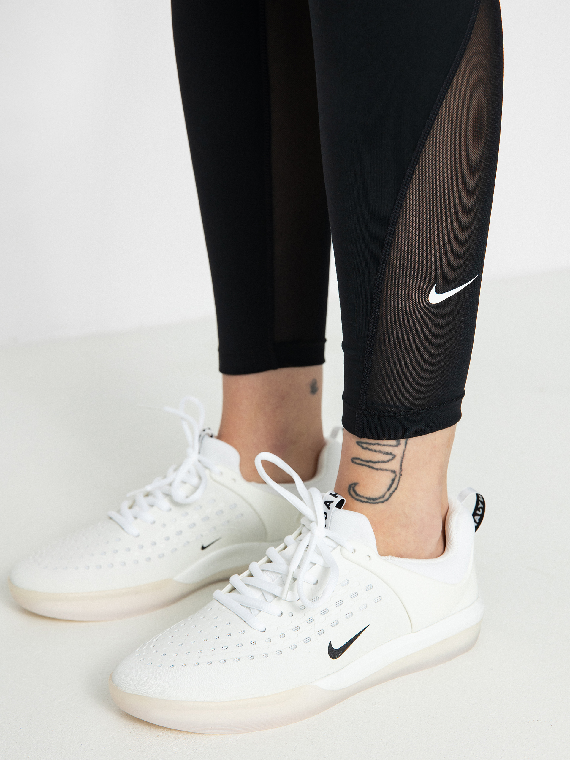 Клинове Nike SB One Wmn (black/white)